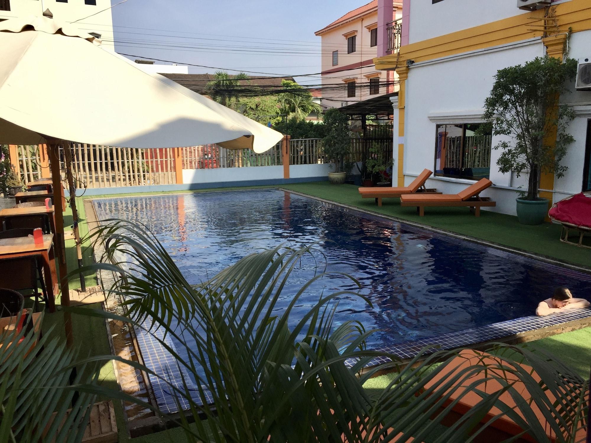 Vista Piscina Downtown Siem Reap Villa