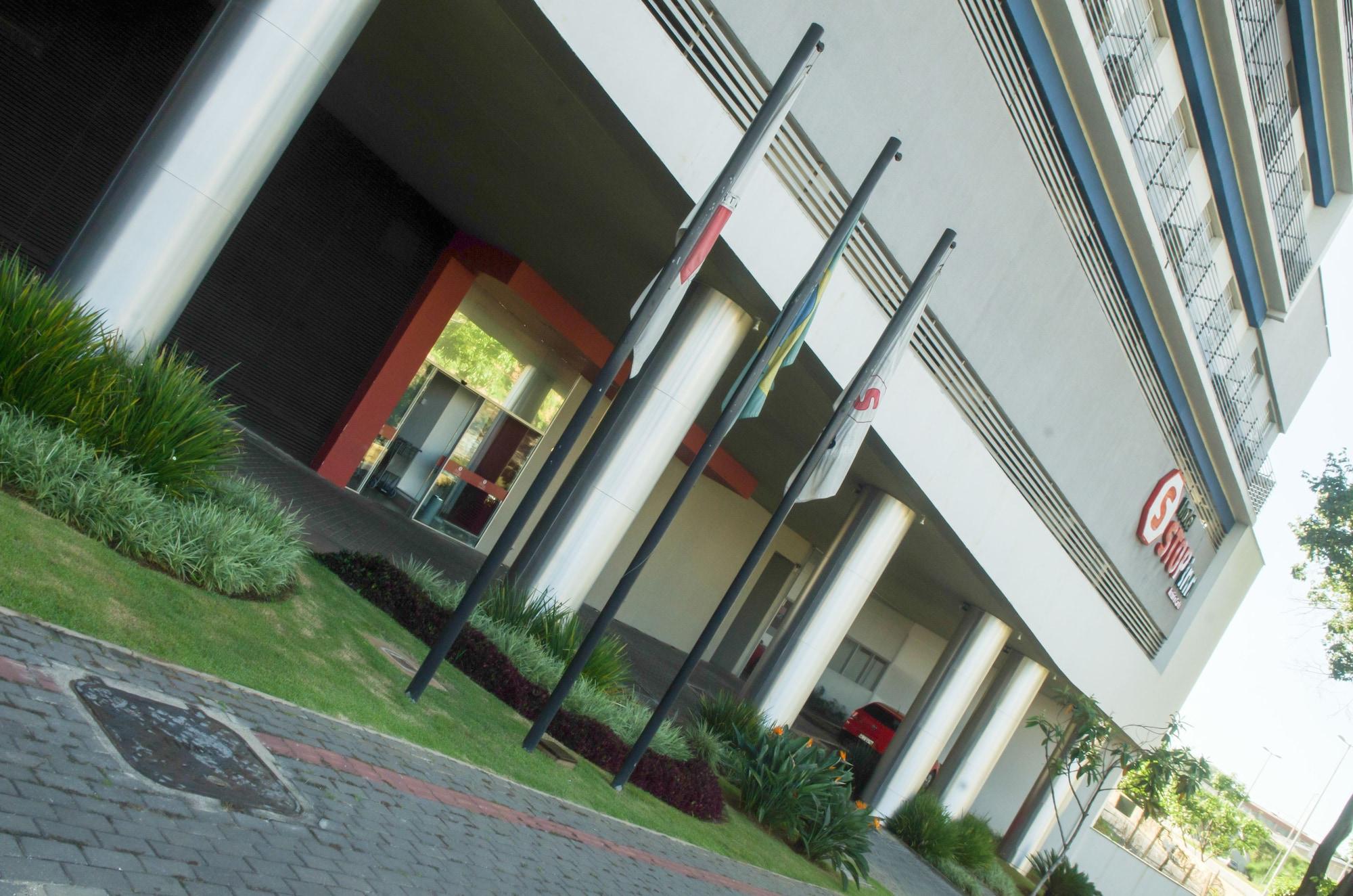Vista Exterior Stop Inn Antonio Carlos