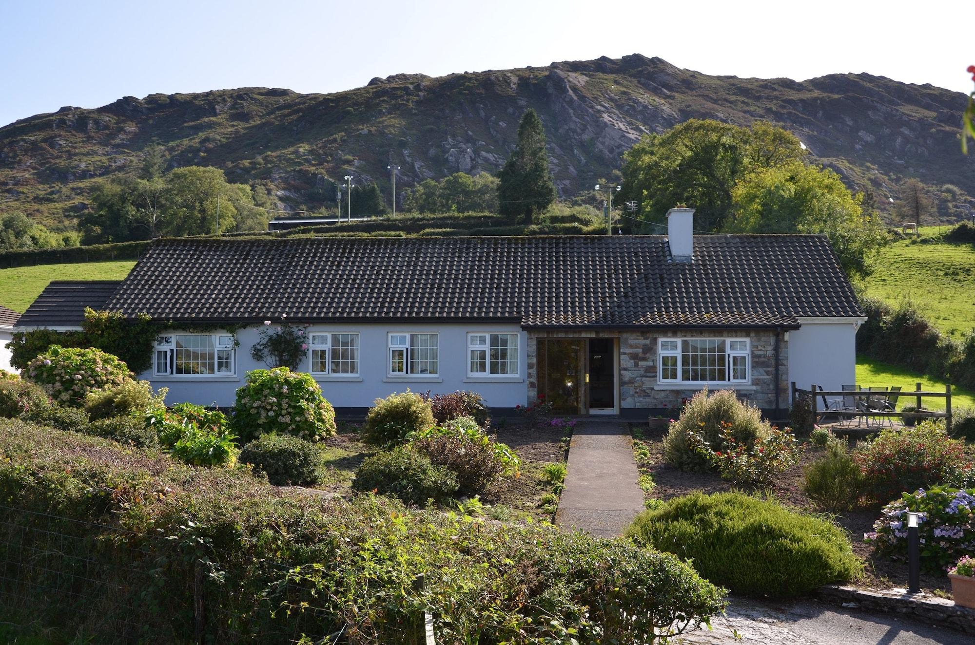 Varios White Heather Farmhouse