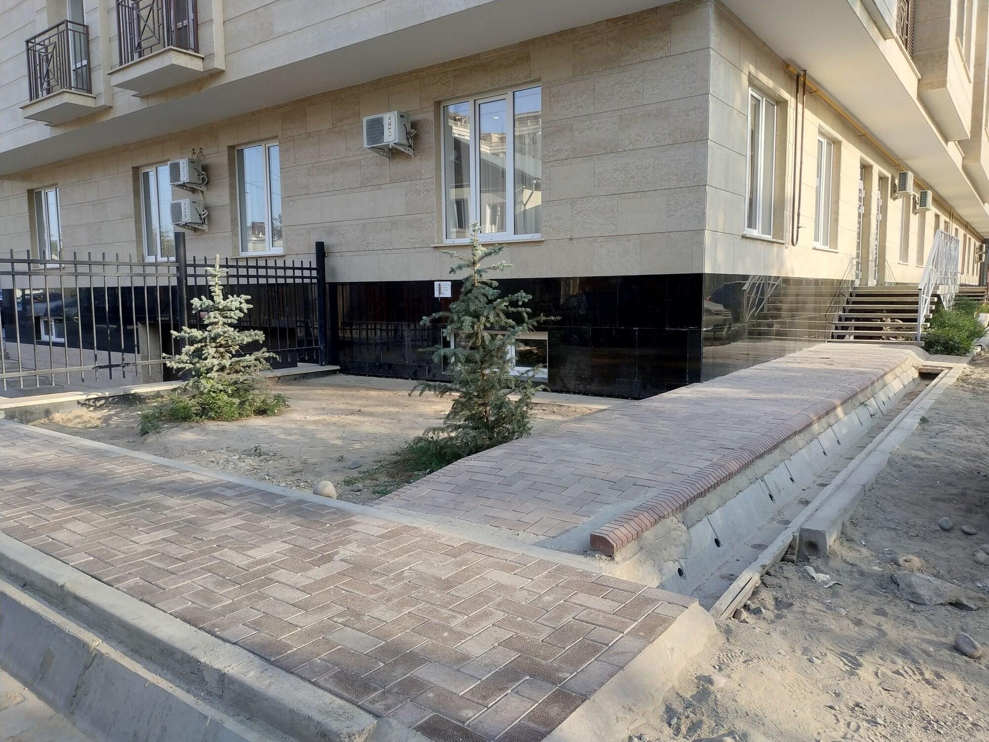 Vista Exterior White Hotel & Hostel