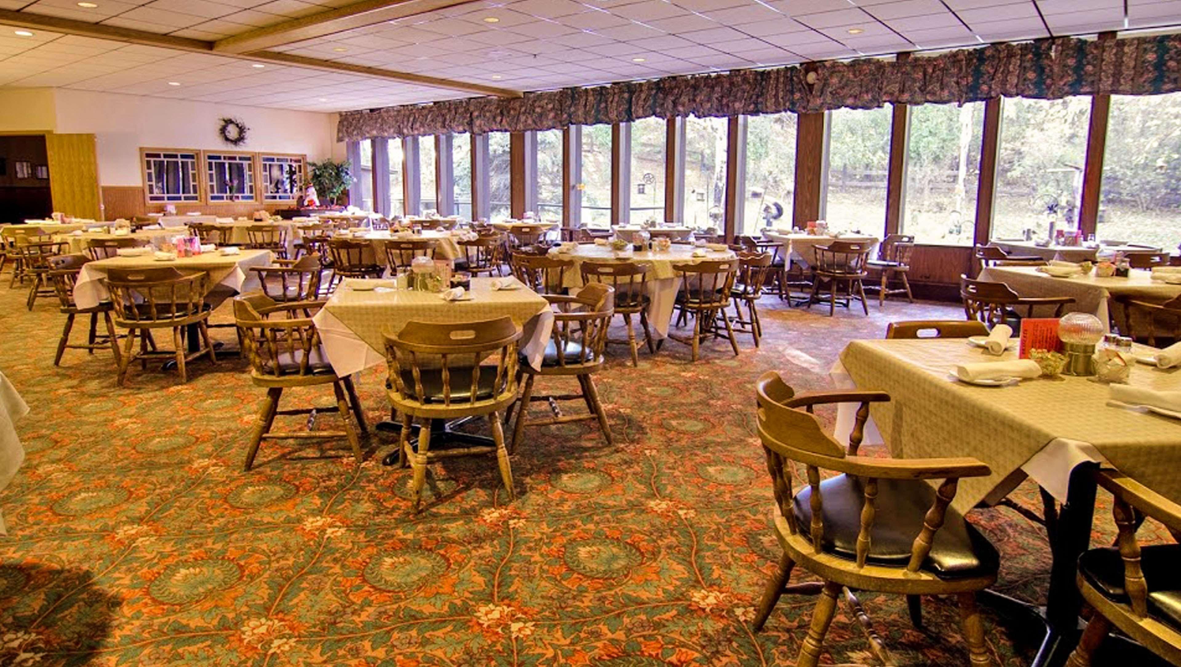 Restaurant Voyageur Inn And Conference Center