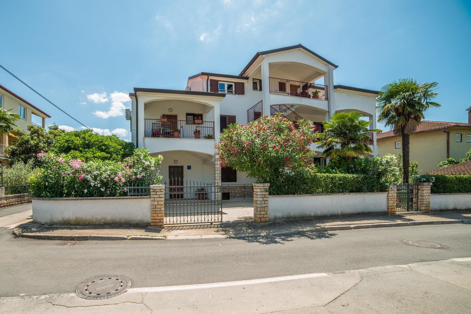 Vista Exterior Guest House Marica