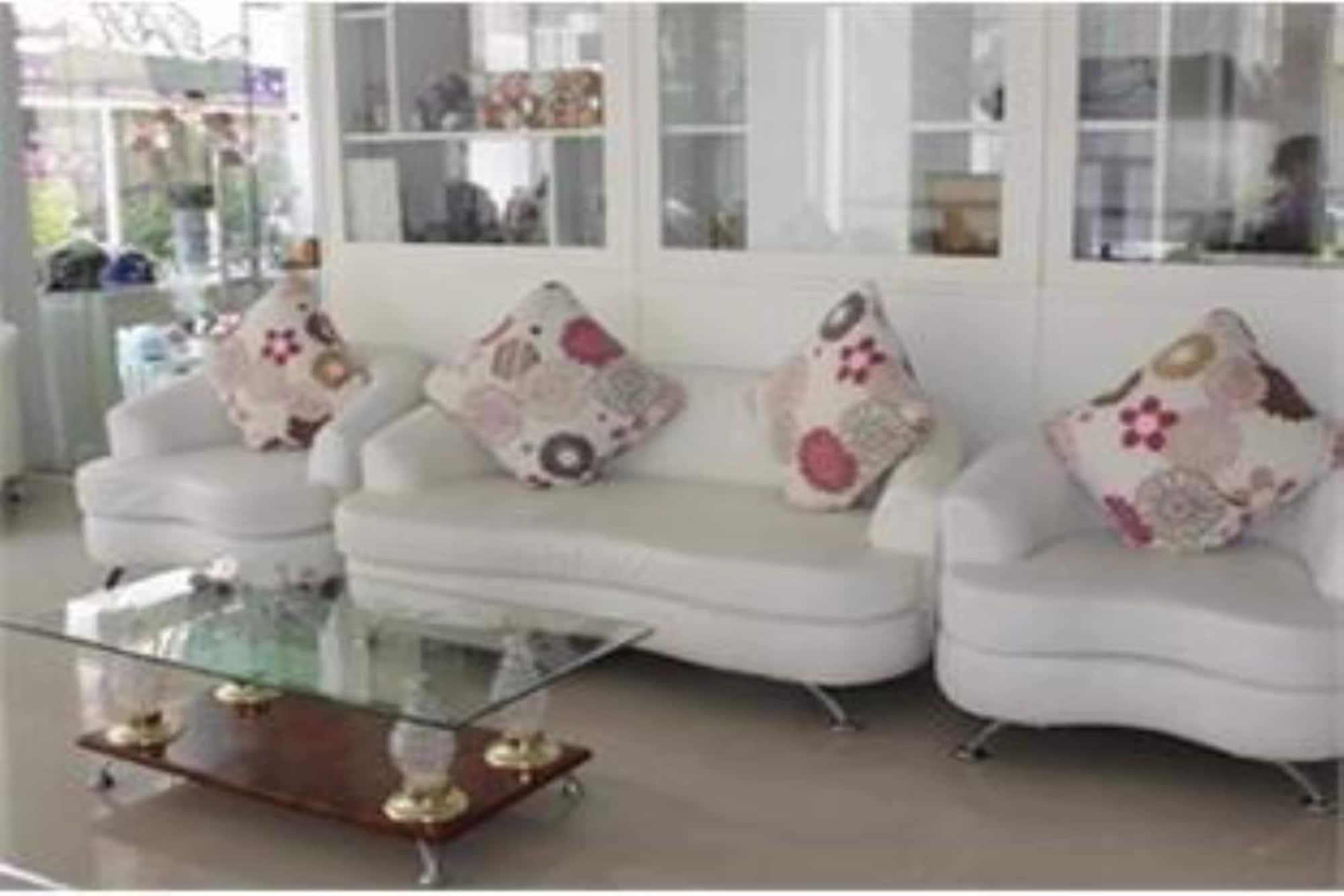 Vista Lobby The Point Residence