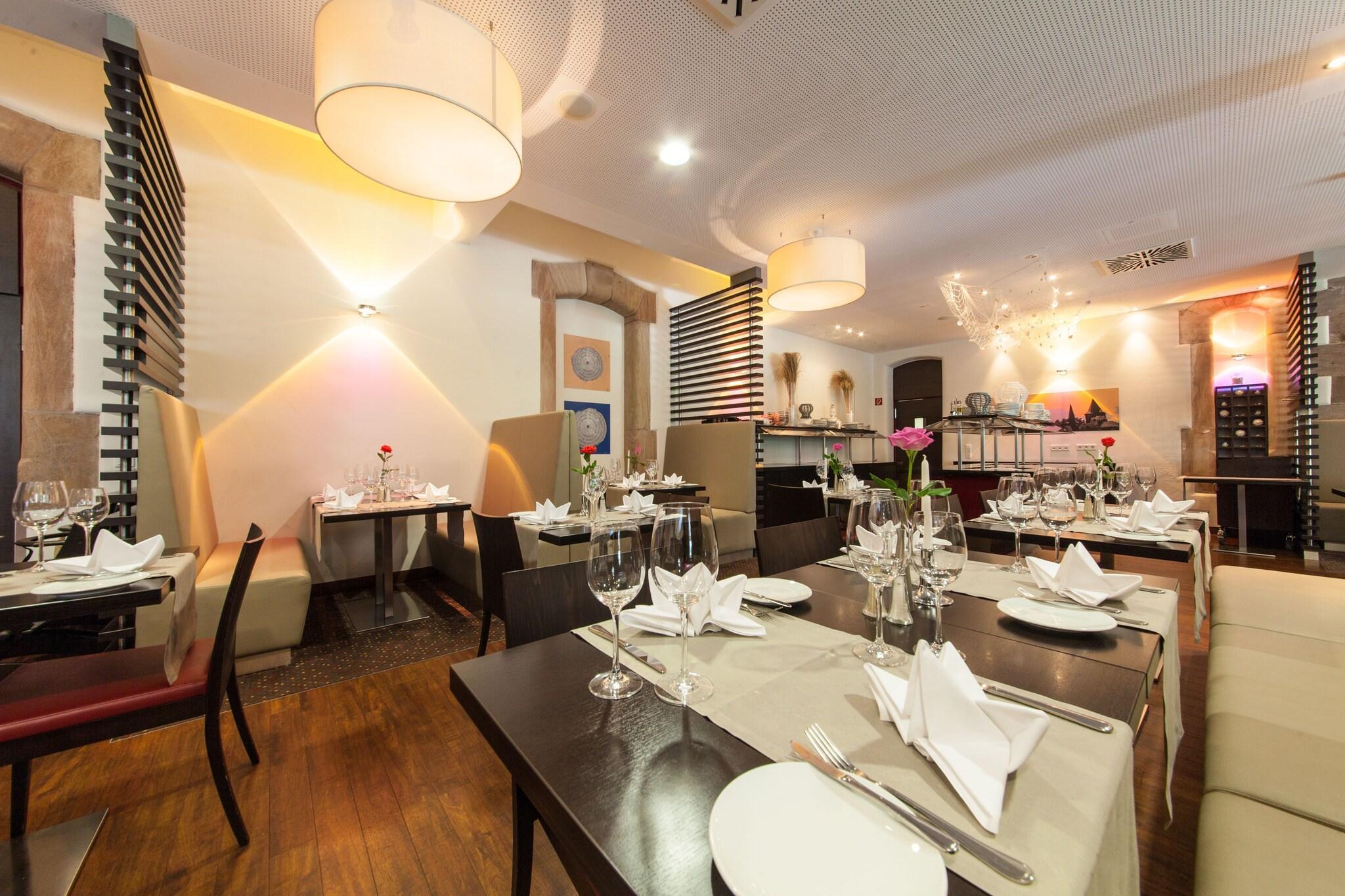 Restaurant NOVINA HOTEL Tillypark