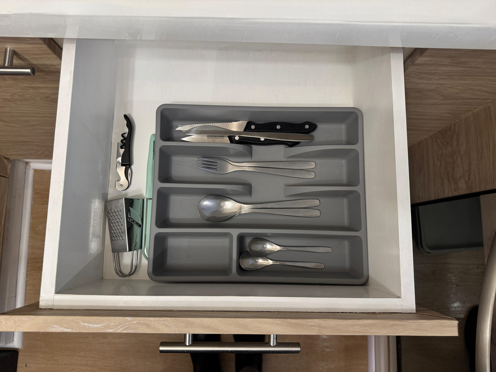 Cocina Elegante y cómodo departamento