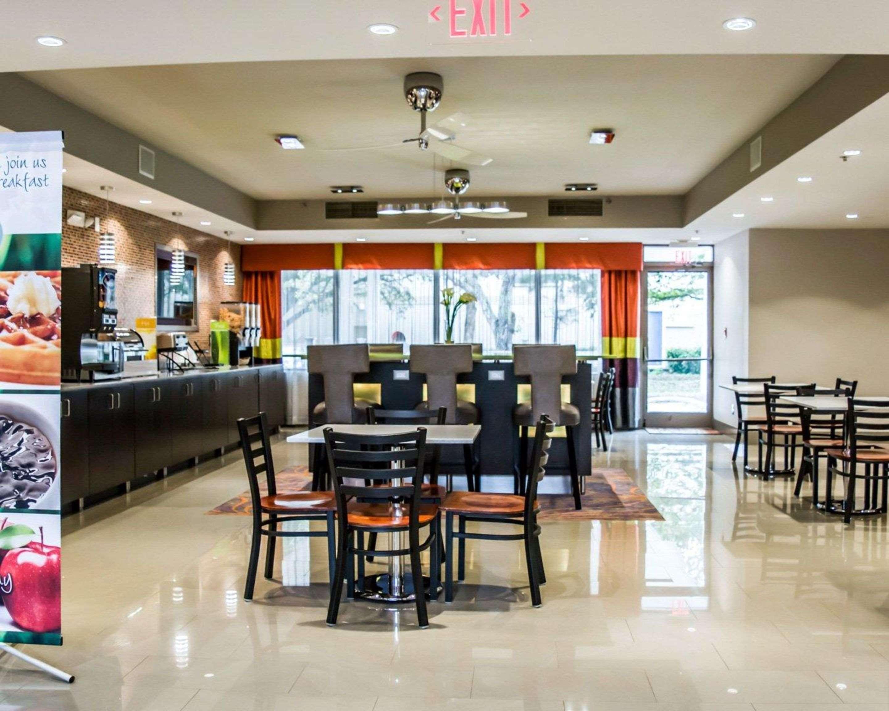 Restaurant Quality Suites Fort Myers I-75