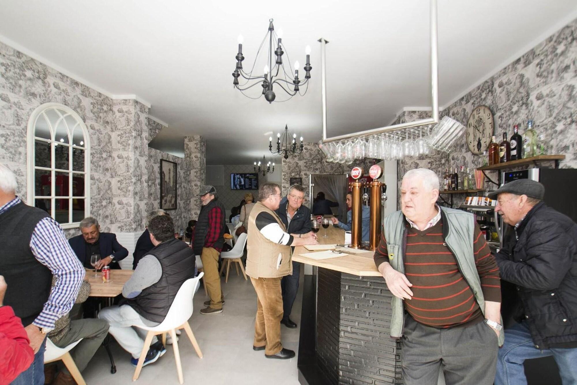 Bar/Salón Hostel Albergue O Mesón