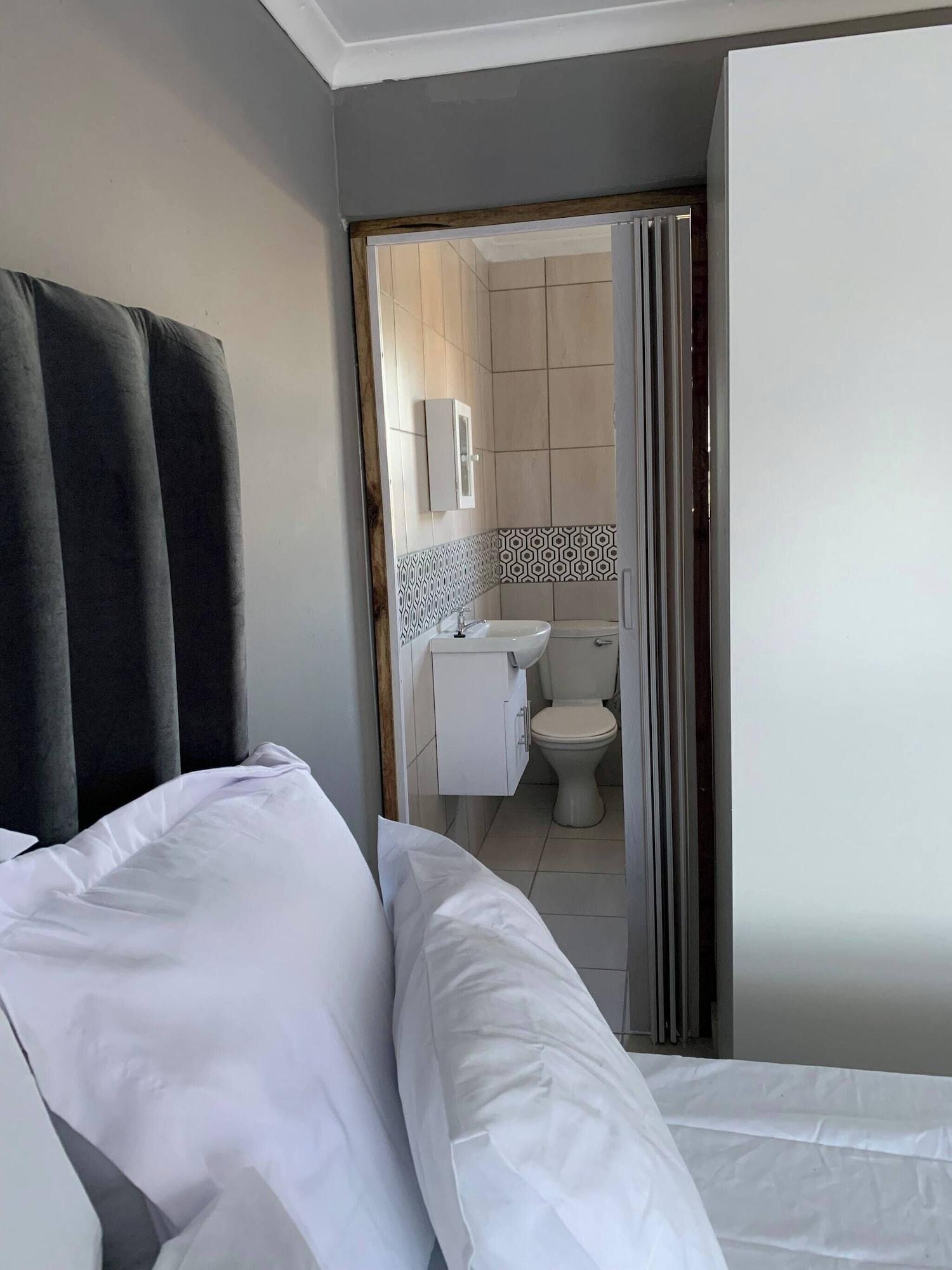 Equipamiento de Habitación Room in B&B - Beach View, En-suite Bedroom4