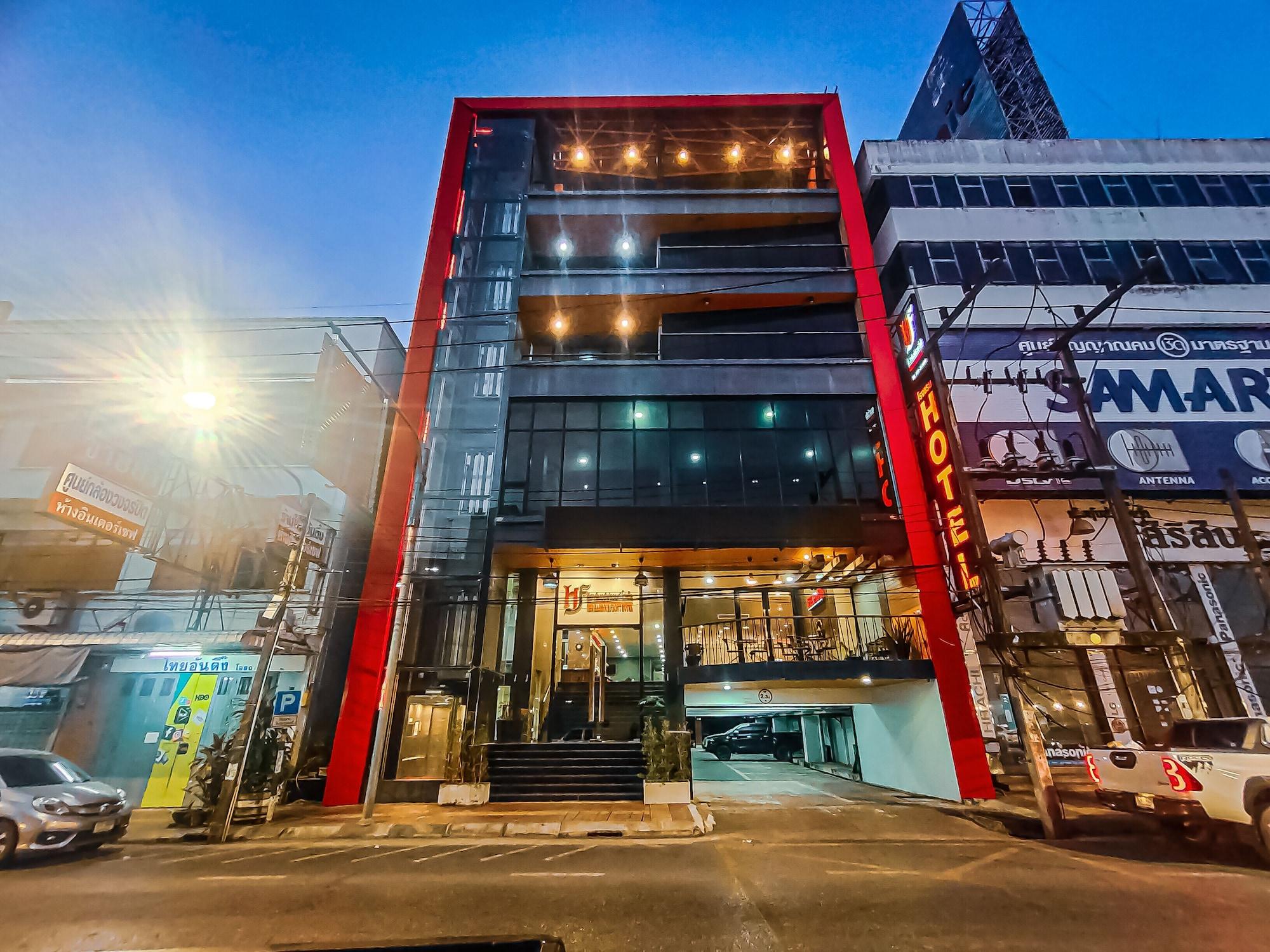 Varios the harbour front hotel