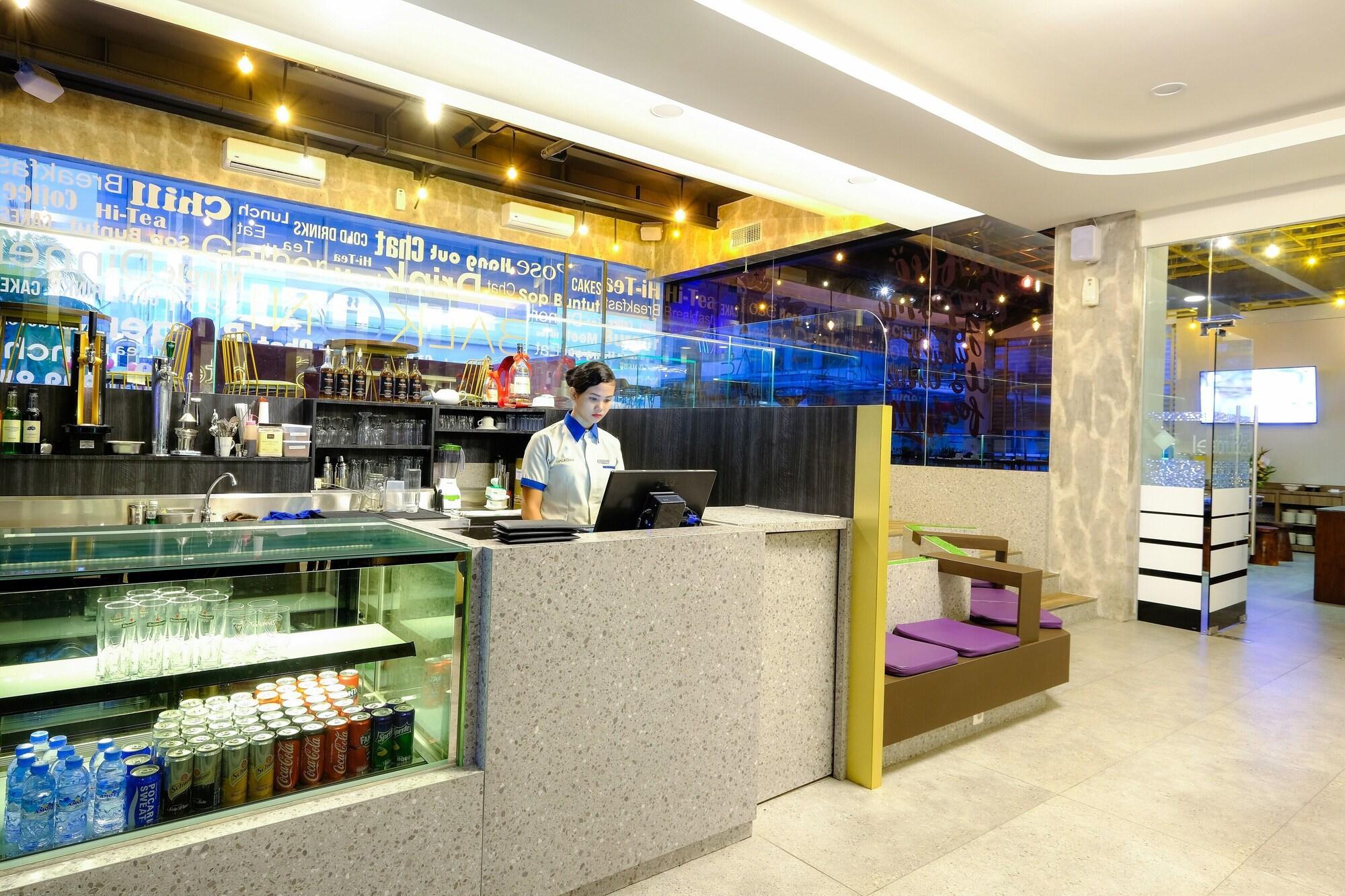 Bar/Salón deSatu Hotel