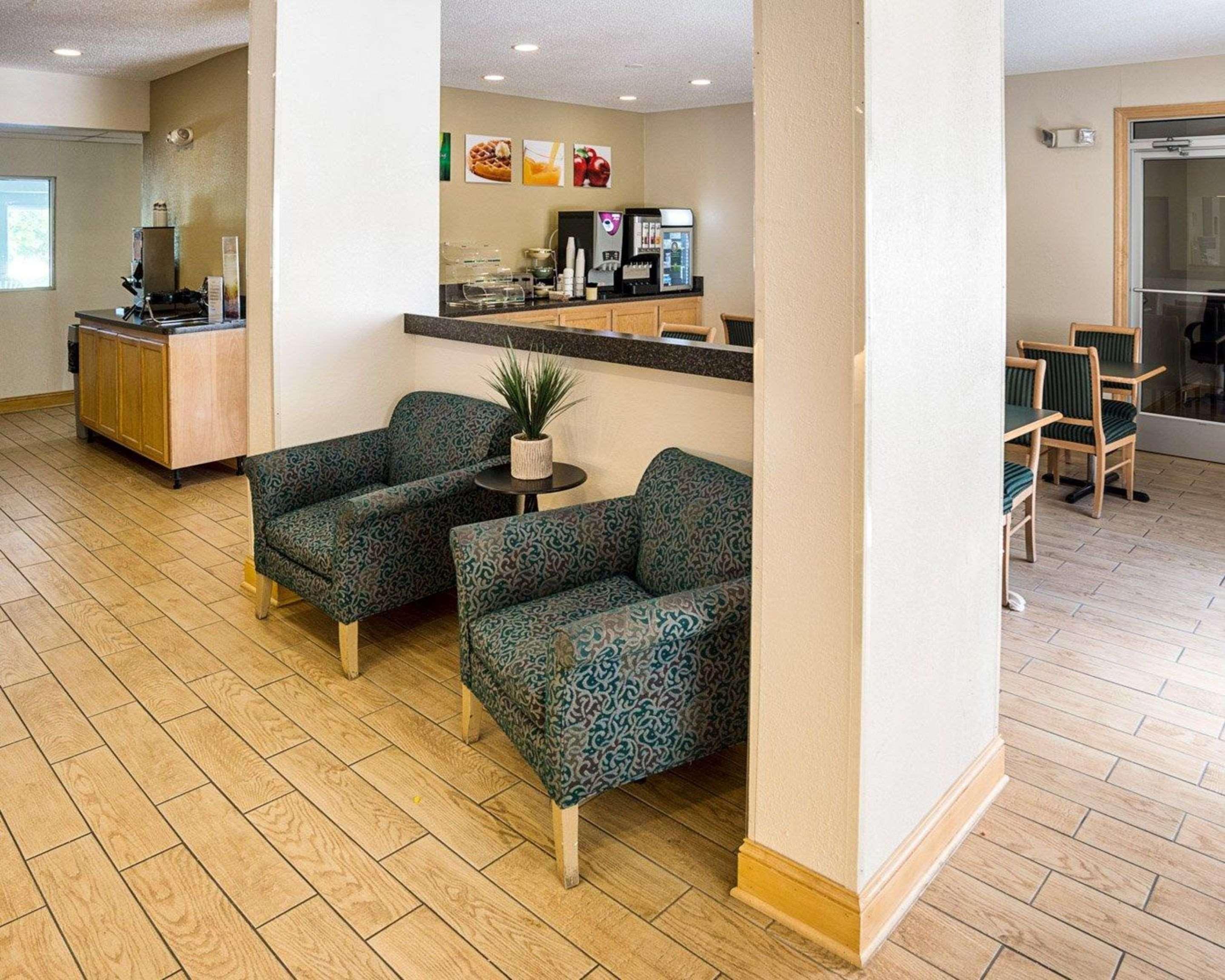 Vista Lobby Quality Inn near Northtown Mall & National Sports Center