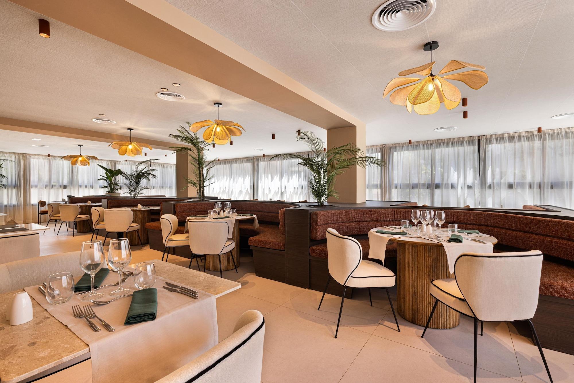 Restaurant Hotel Aubamar Bali - New Opening 2025