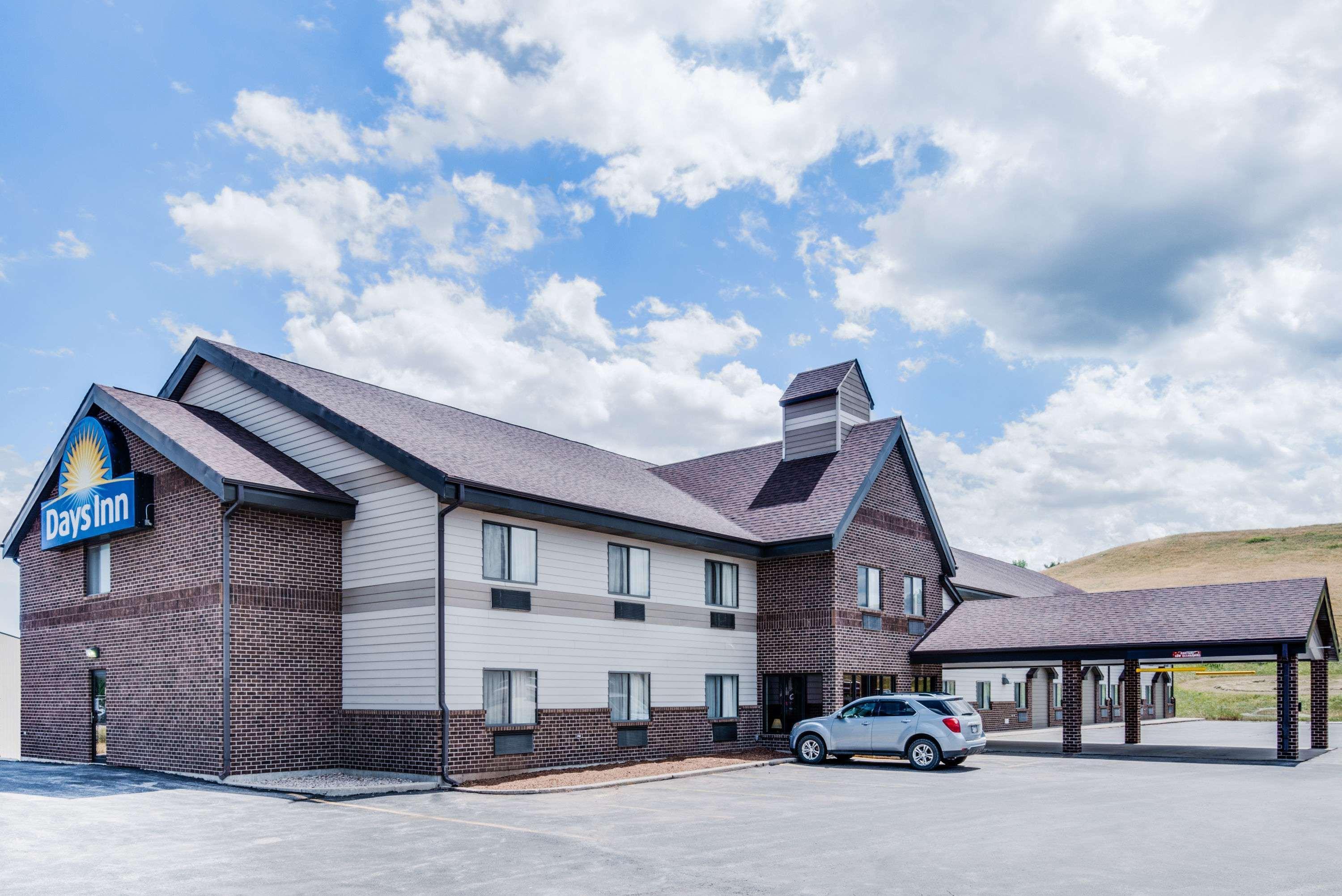 Vista Exterior Days Inn by Wyndham Sturgis