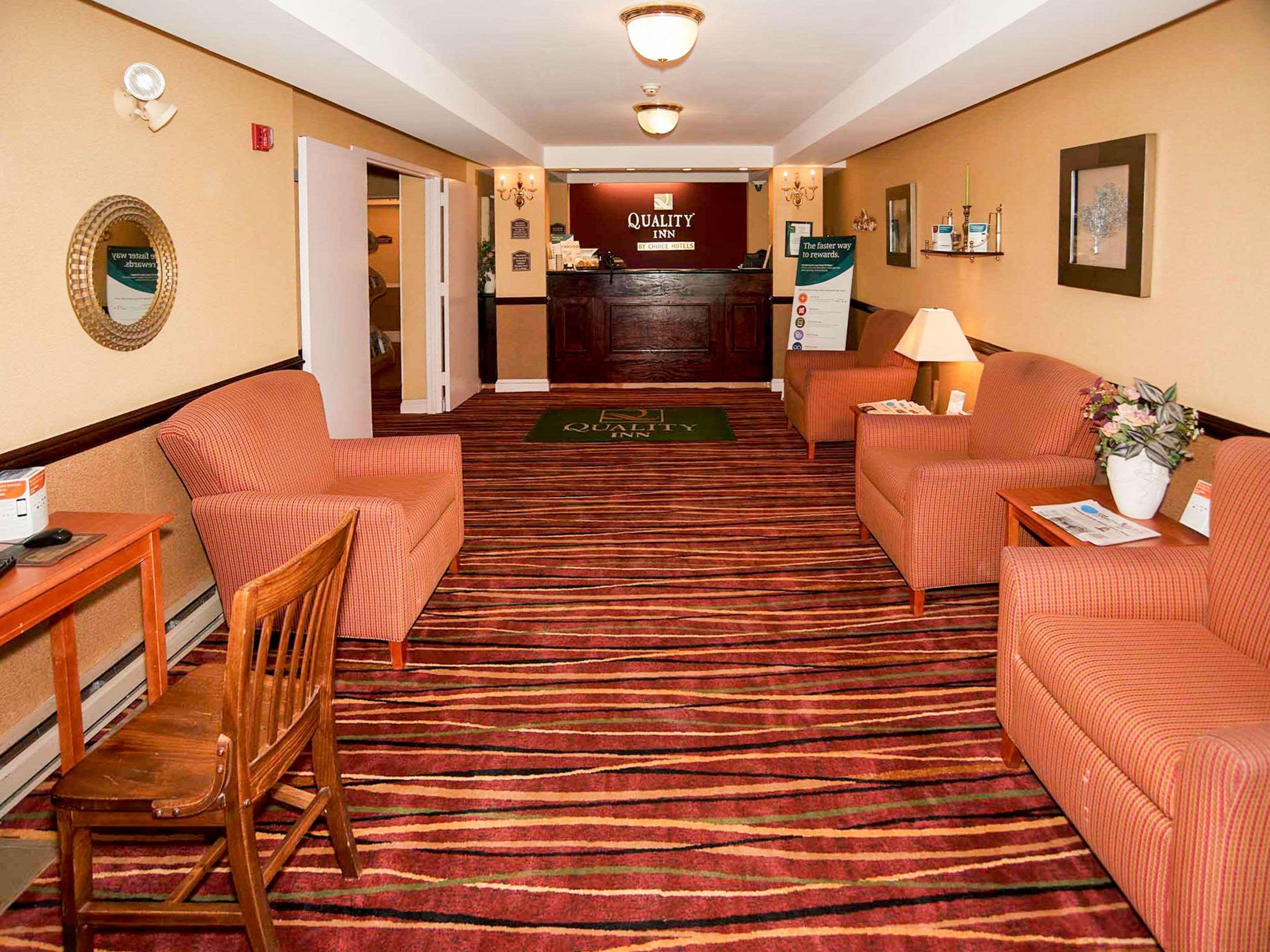 Vista Lobby Quality Inn