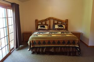 Alquiler Vacacional - The Bear Den Peaceful and Comfortable Animal and Hummingbird Viewing