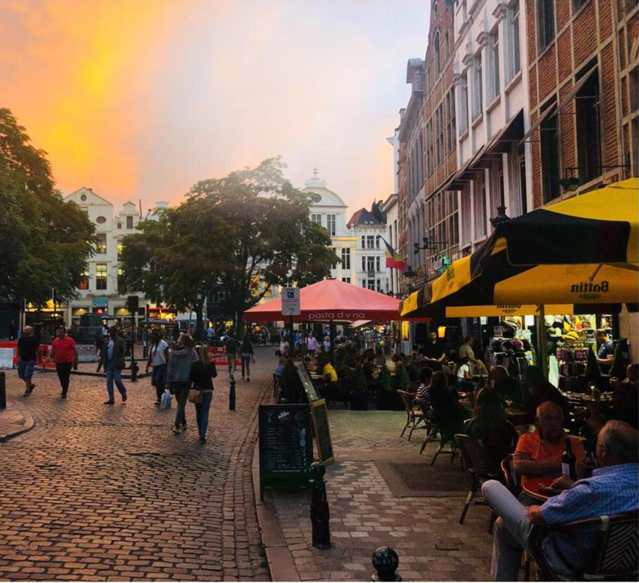 Vista Exterior La Madeleine Grand Place Brussels