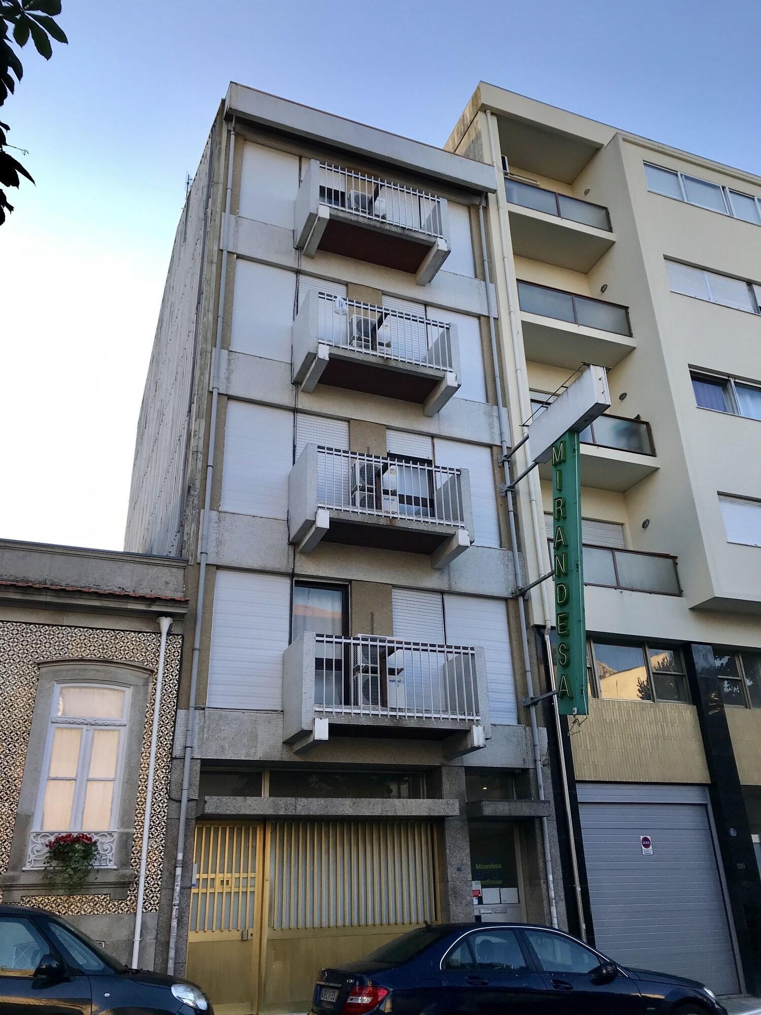 Vista Exterior Mirandesa Garden