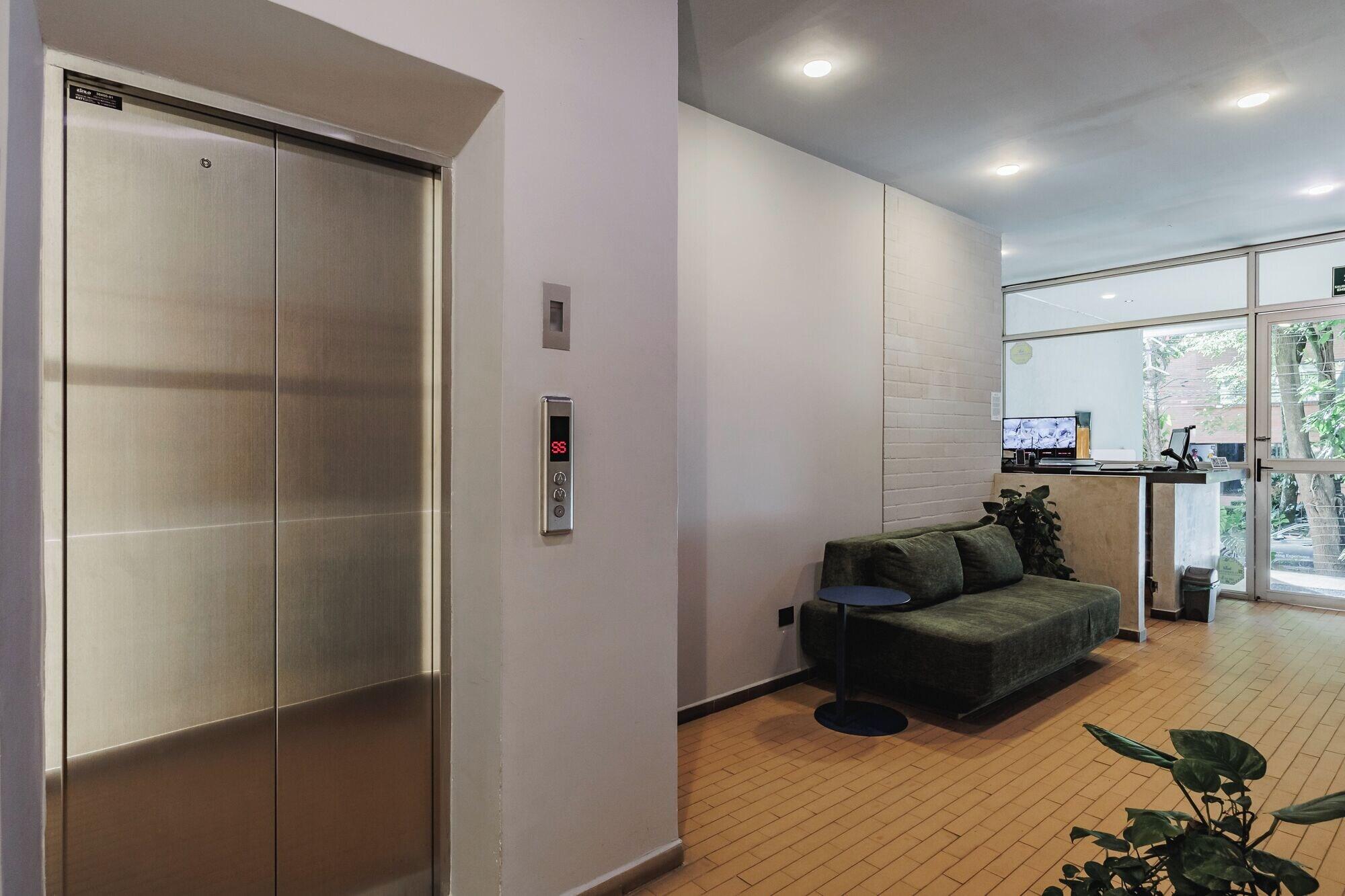 Vista Lobby Spot Building