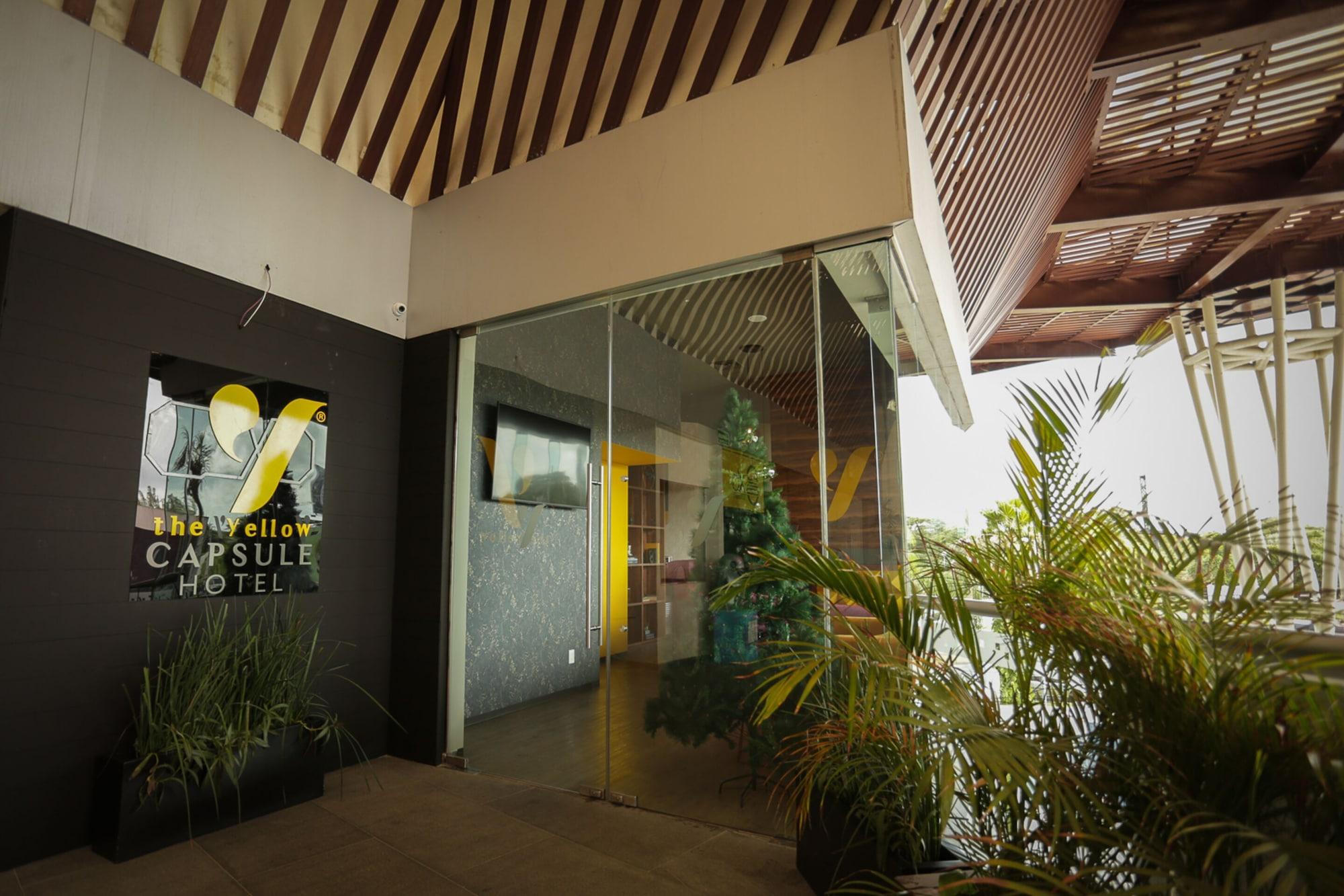 Vista Lobby The Yellow Capsule Hotel