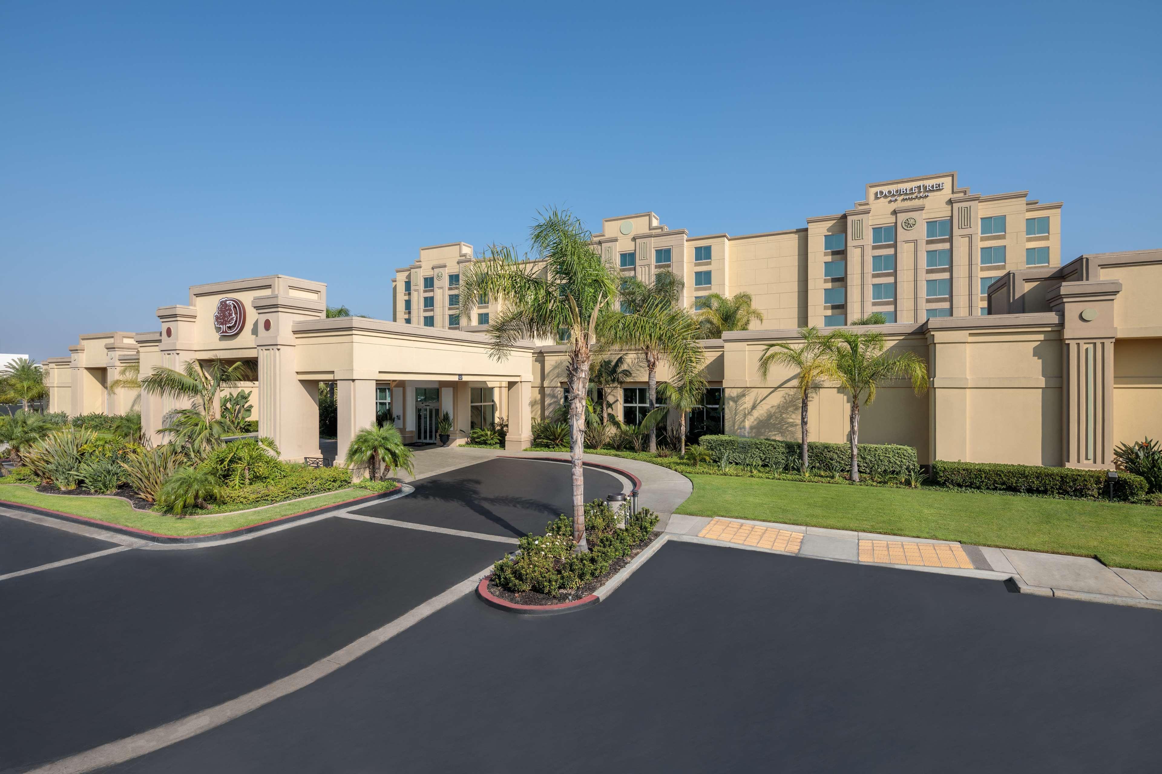 Vista Exterior DoubleTree by Hilton Los Angeles - Commerce