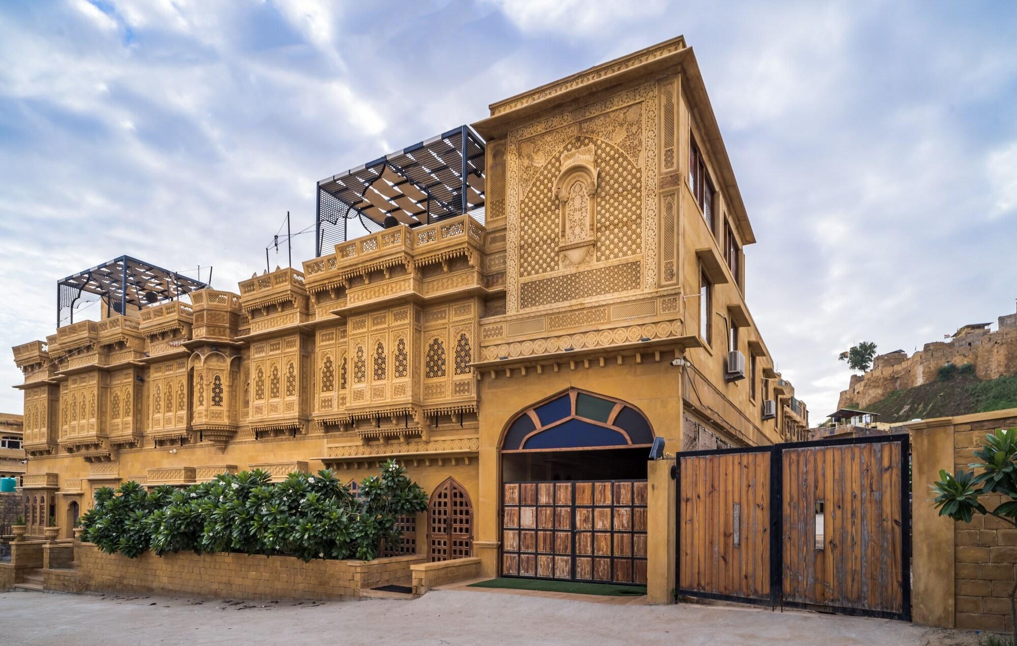 Varios Hotel Grand Khalifa