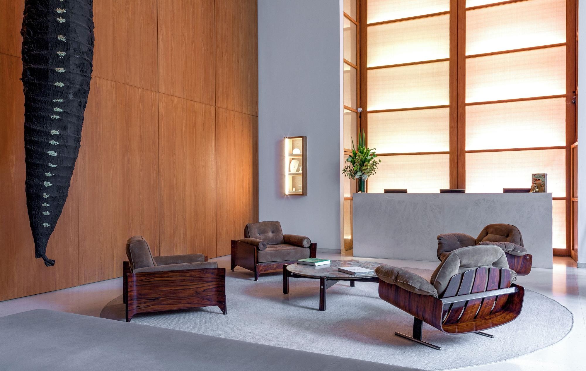 Vista Lobby Hotel Emiliano