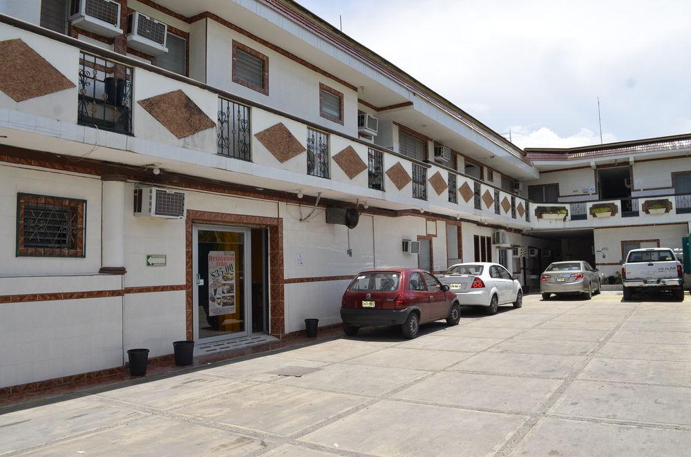 Variados (as) Hotel Real Azteca