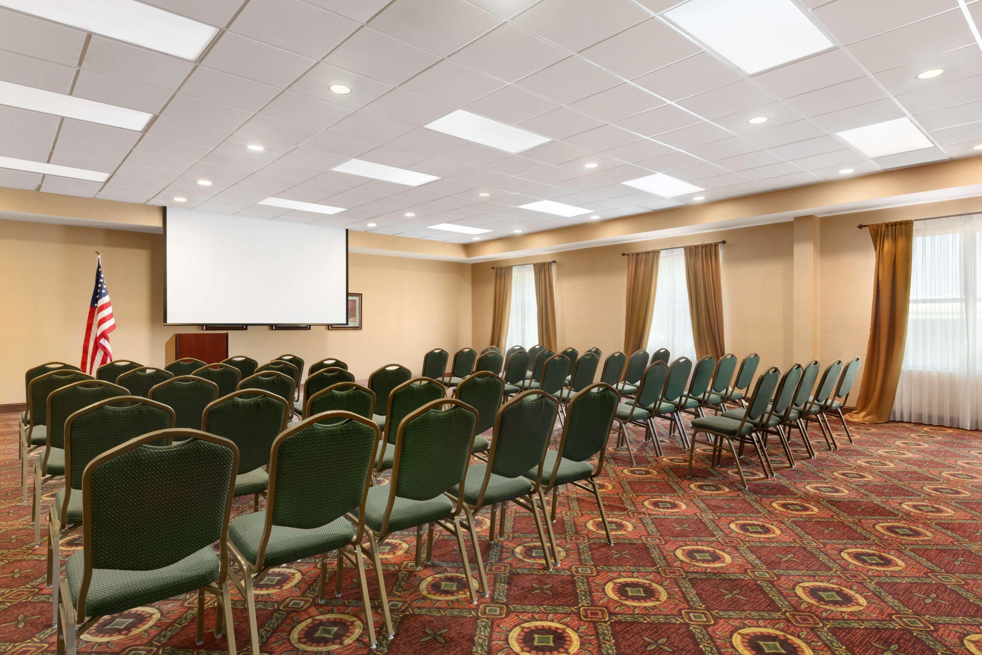 Centro de Negocios Country Inn & Suites Athens