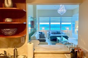 Alquiler Vacacional - Luxurious large Direct Ocean Front Penthouse Beach access&Free parking-Remodeled