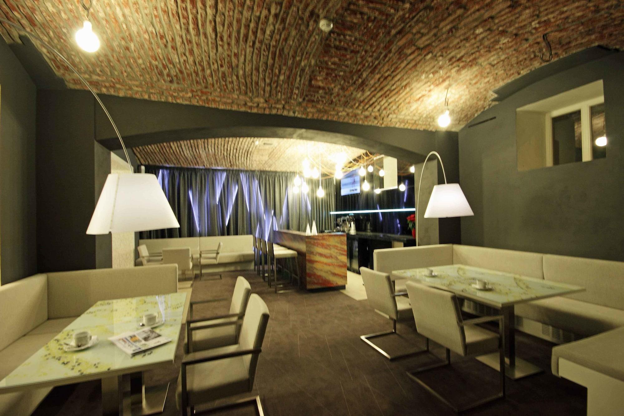 Bar/Salón Pure White