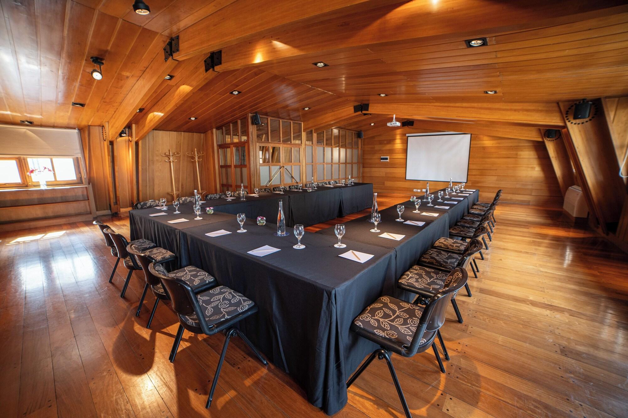 Sala de Reuniones NH Edelweiss Bariloche