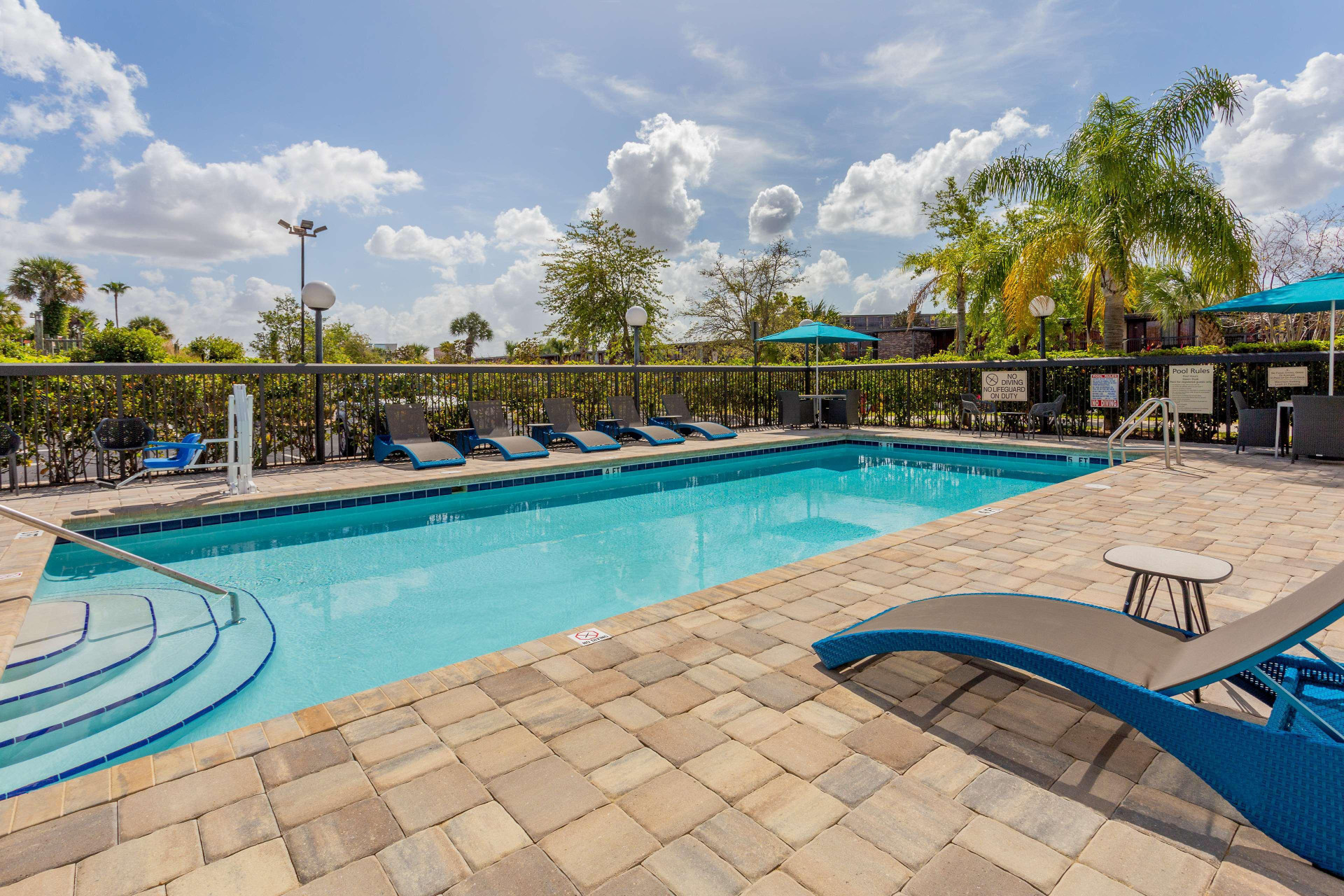 Vista Piscina Hampton Inn & Suites Orlando Intl Dr N