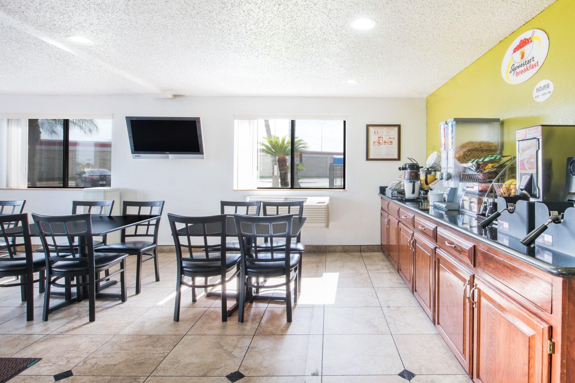 Restaurant Super 8 by Wyndham Harlingen TX