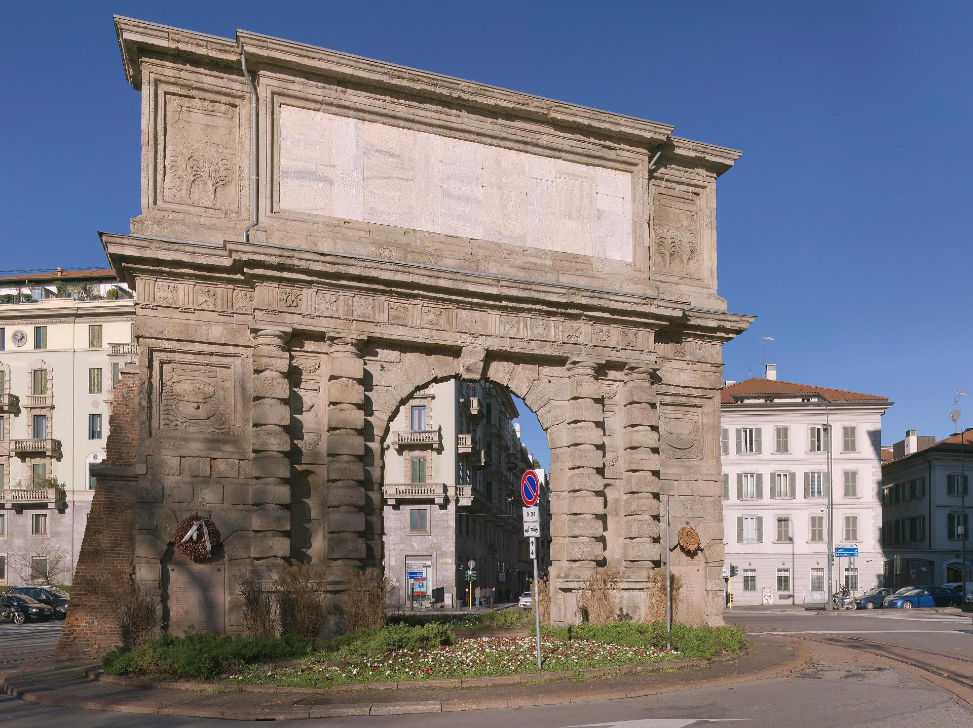 Vista Exterior Hotel Arco Romana