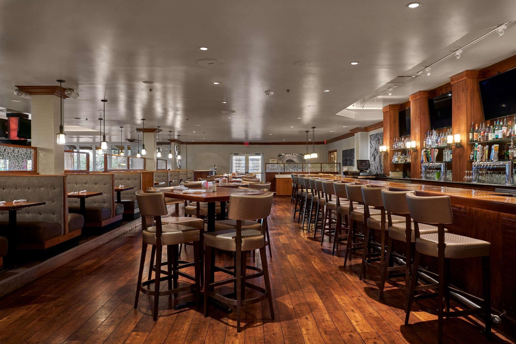 Bar/Salón DoubleTree by Hilton Hotel Dallas – Love Field