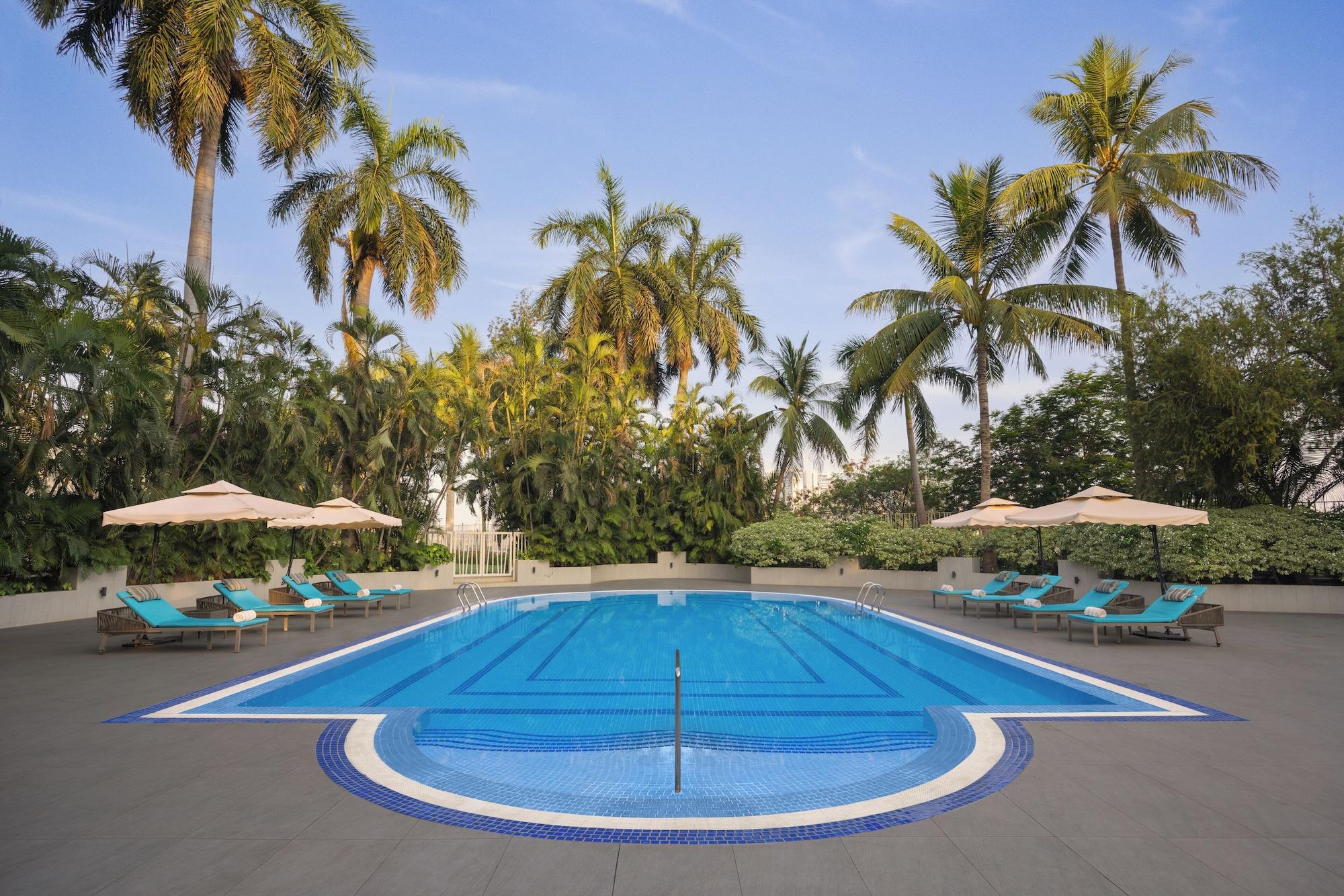 Vista Piscina Surat Marriott Hotel