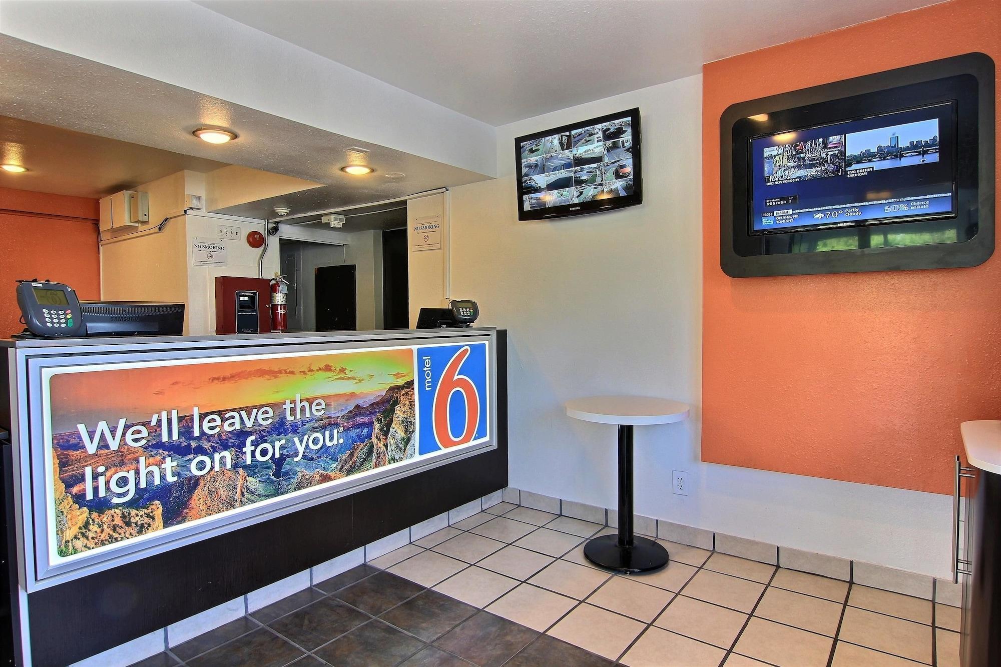 Vista Lobby Motel 6 Austin, TX - North