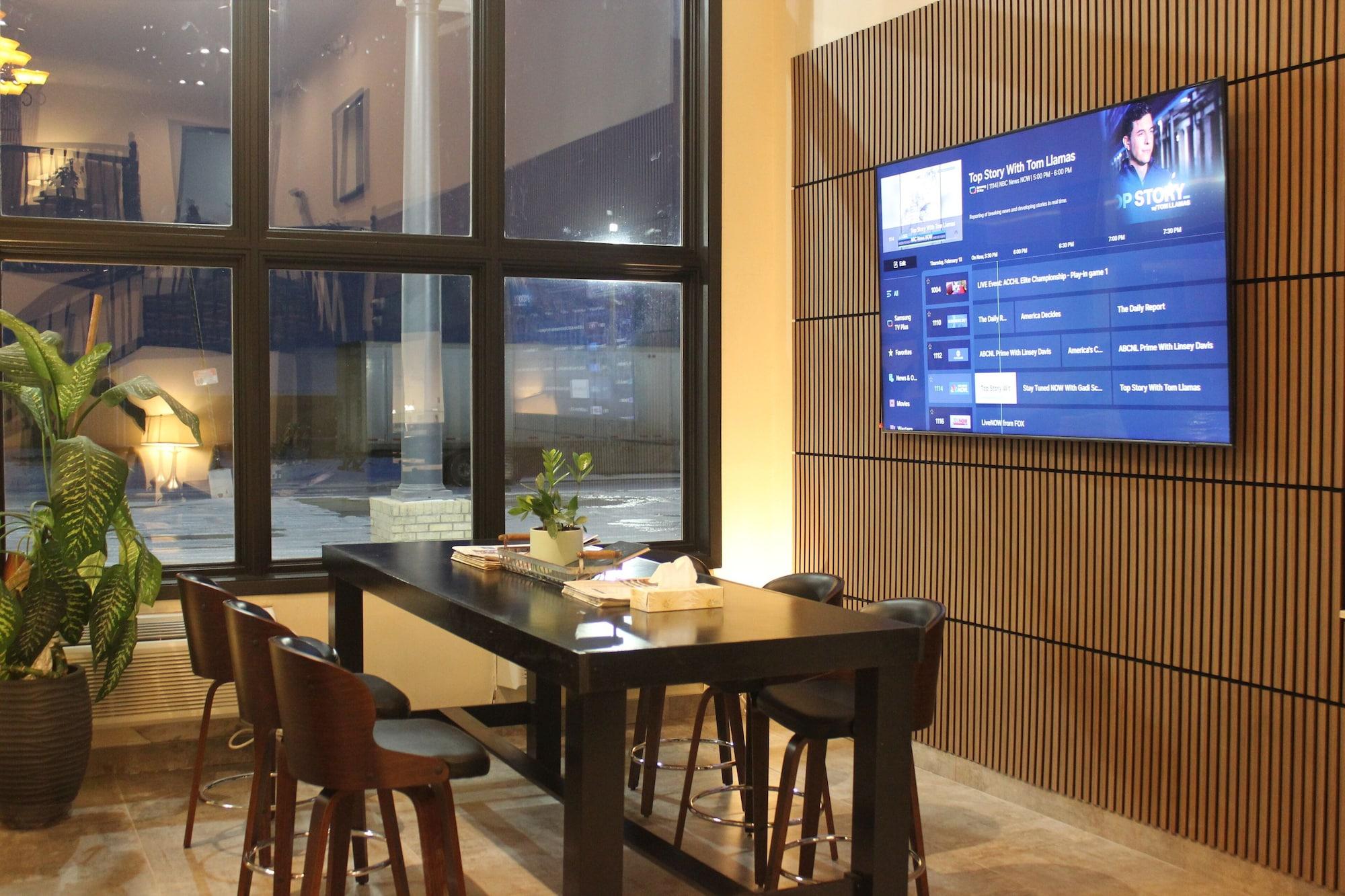 Vista Lobby Alliance Hotel & Suites, a Howard Johnson by Wyndham