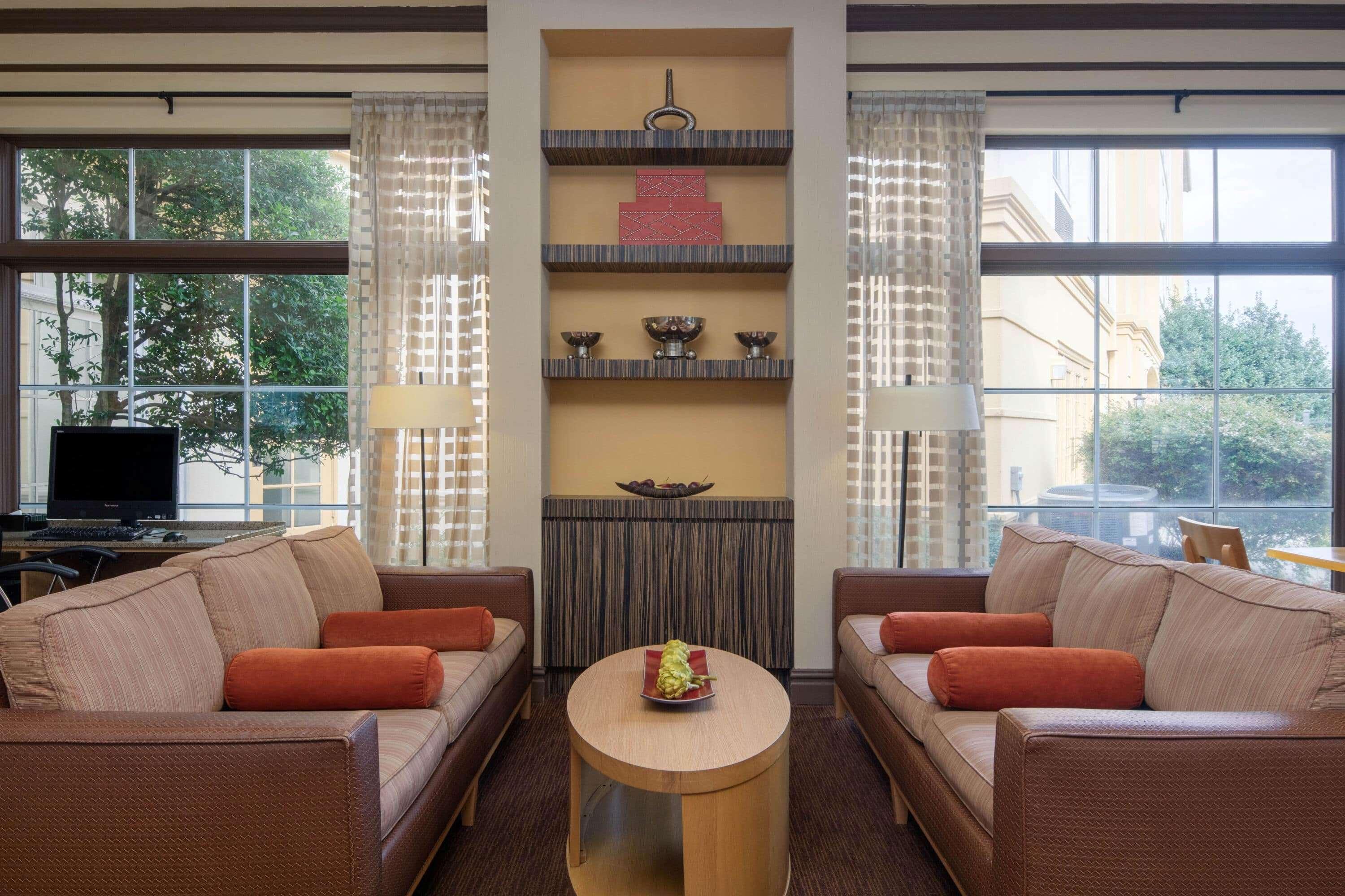 Vista Lobby La Quinta Inn & Suites by Wyndham Atlanta Ballpark/Galleria