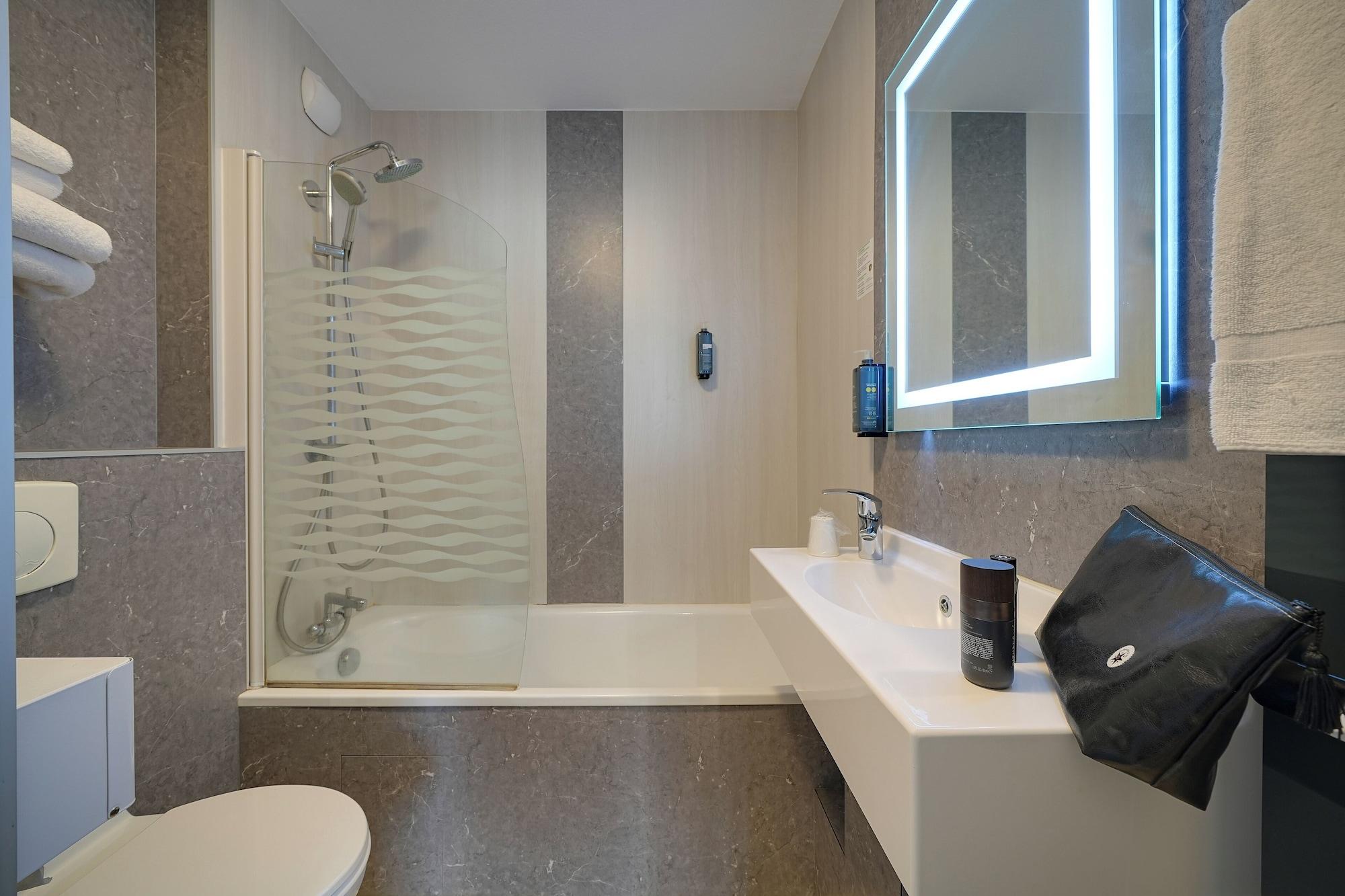 Equipamiento de Habitación Brit Hotel Le Cottage