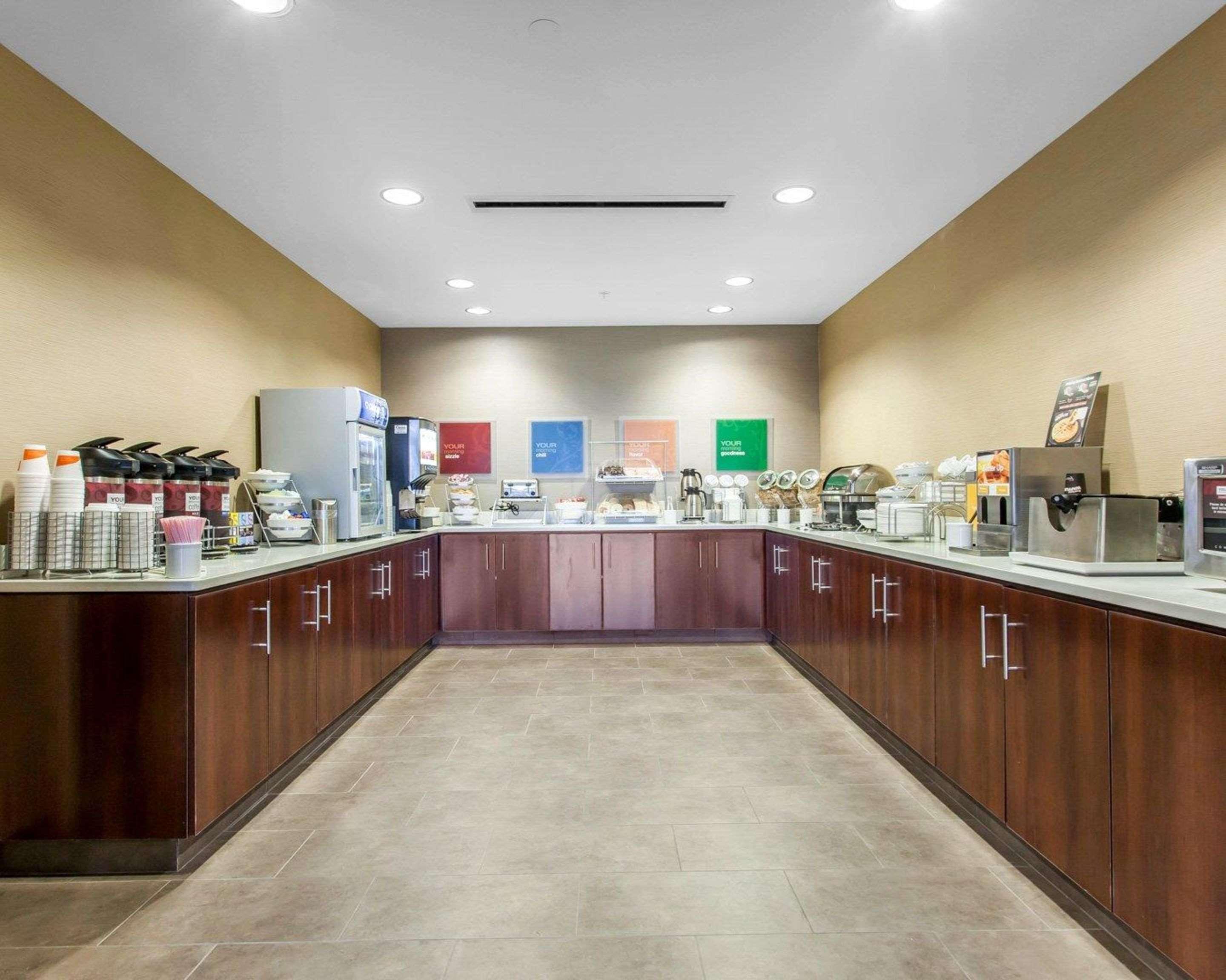 Restaurant Comfort Suites Youngstown North