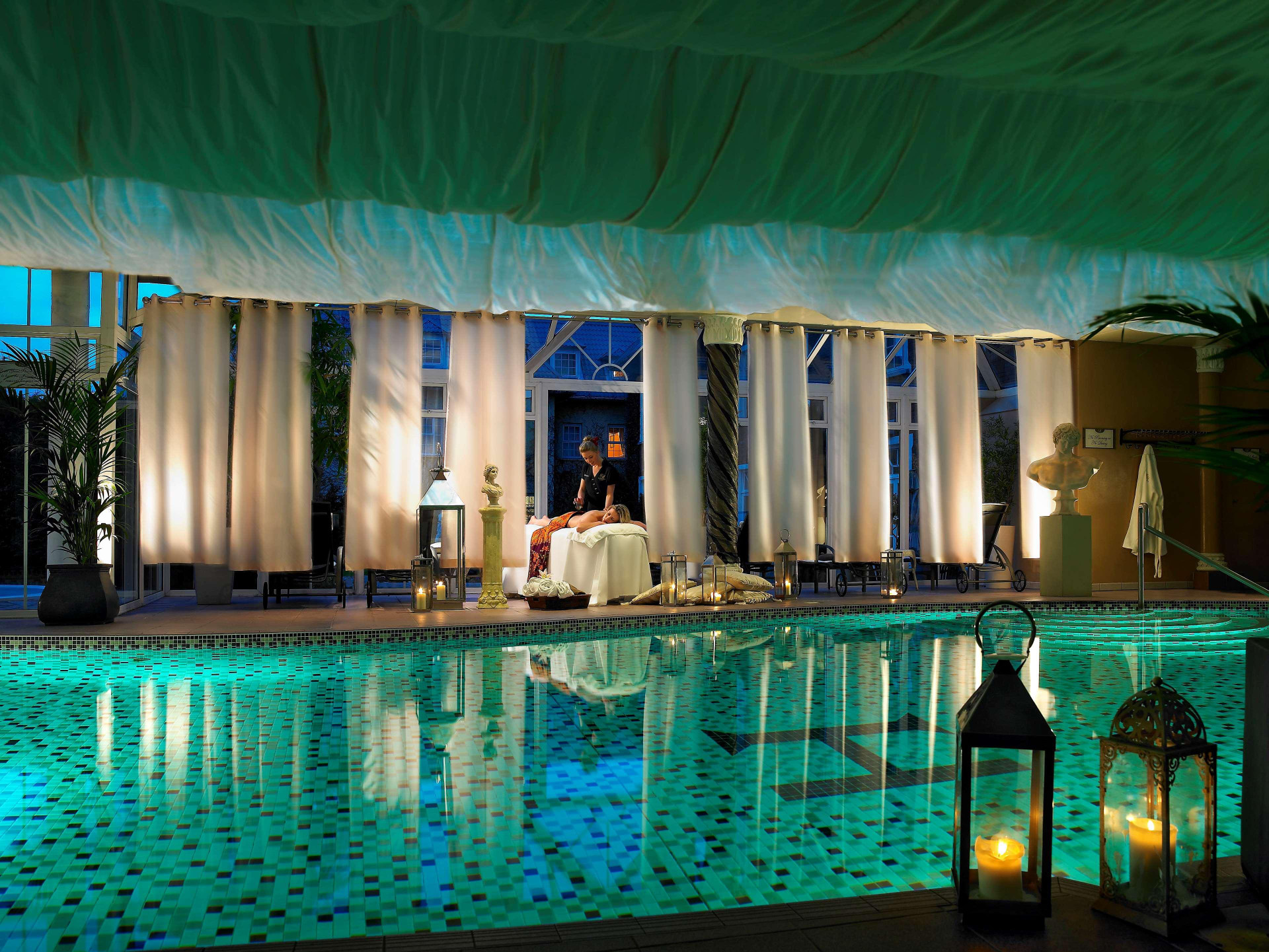 Vista Piscina Hayfield Manor