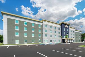 Alojamiento - HomeTowne Studios by Red Roof Tampa - Airport
