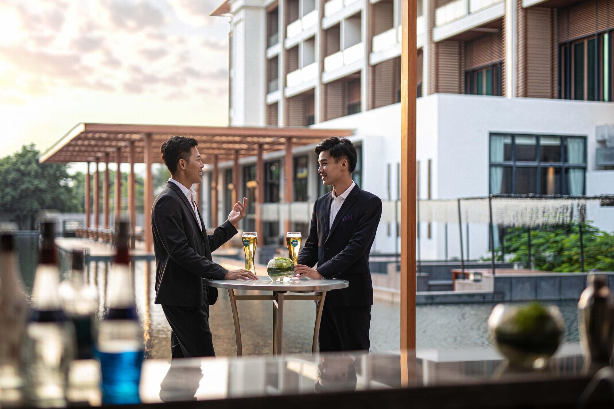 Restaurant Four Points by Sheraton Wuchuan, Loong Bay