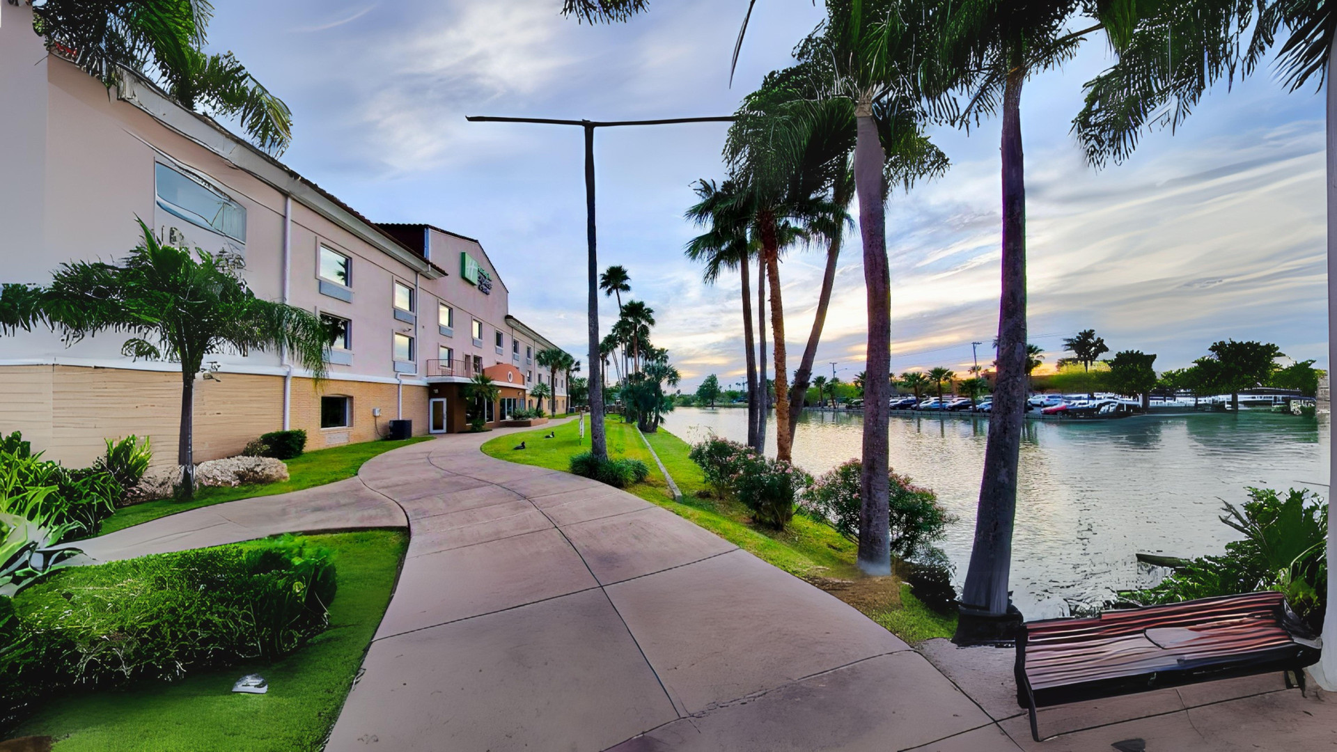 Vista Exterior Holiday Inn Express Hotel & Suites Brownsville by IHG