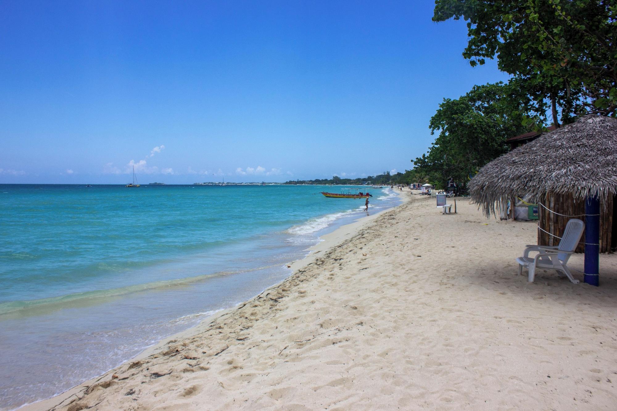 Vista Exterior moms place negril