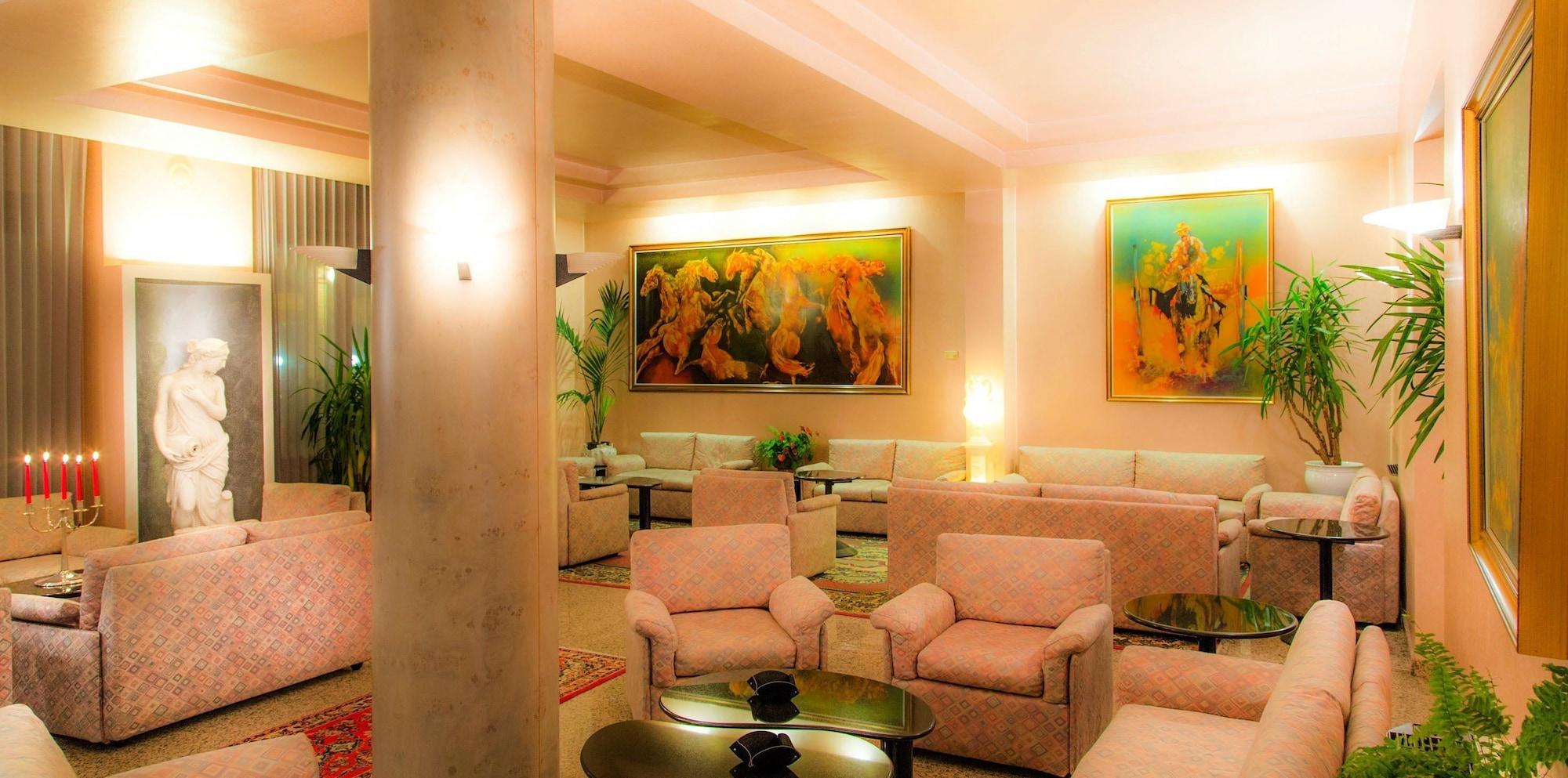 Vista Lobby Hotel Diana