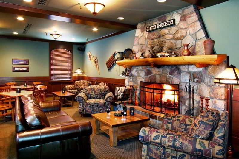 Bar/Salón Marmot Lodge