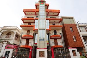 Alojamiento - OYO Flagship 12005 Days Inn