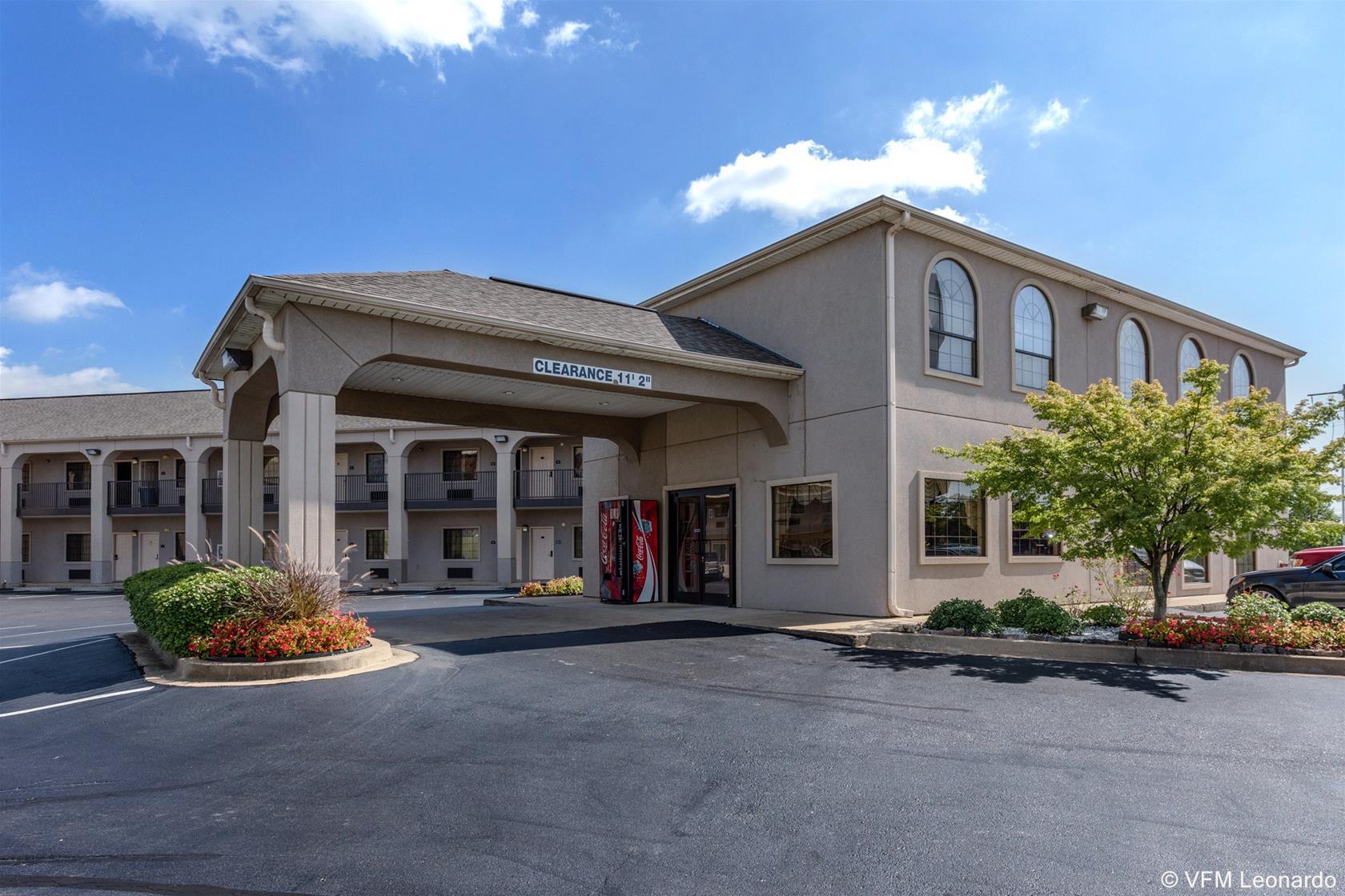 Vista Exterior Econo Lodge And Suites